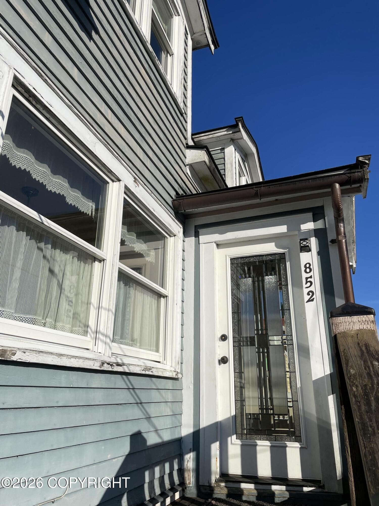 852 Harding Street Upper Property Photo 2