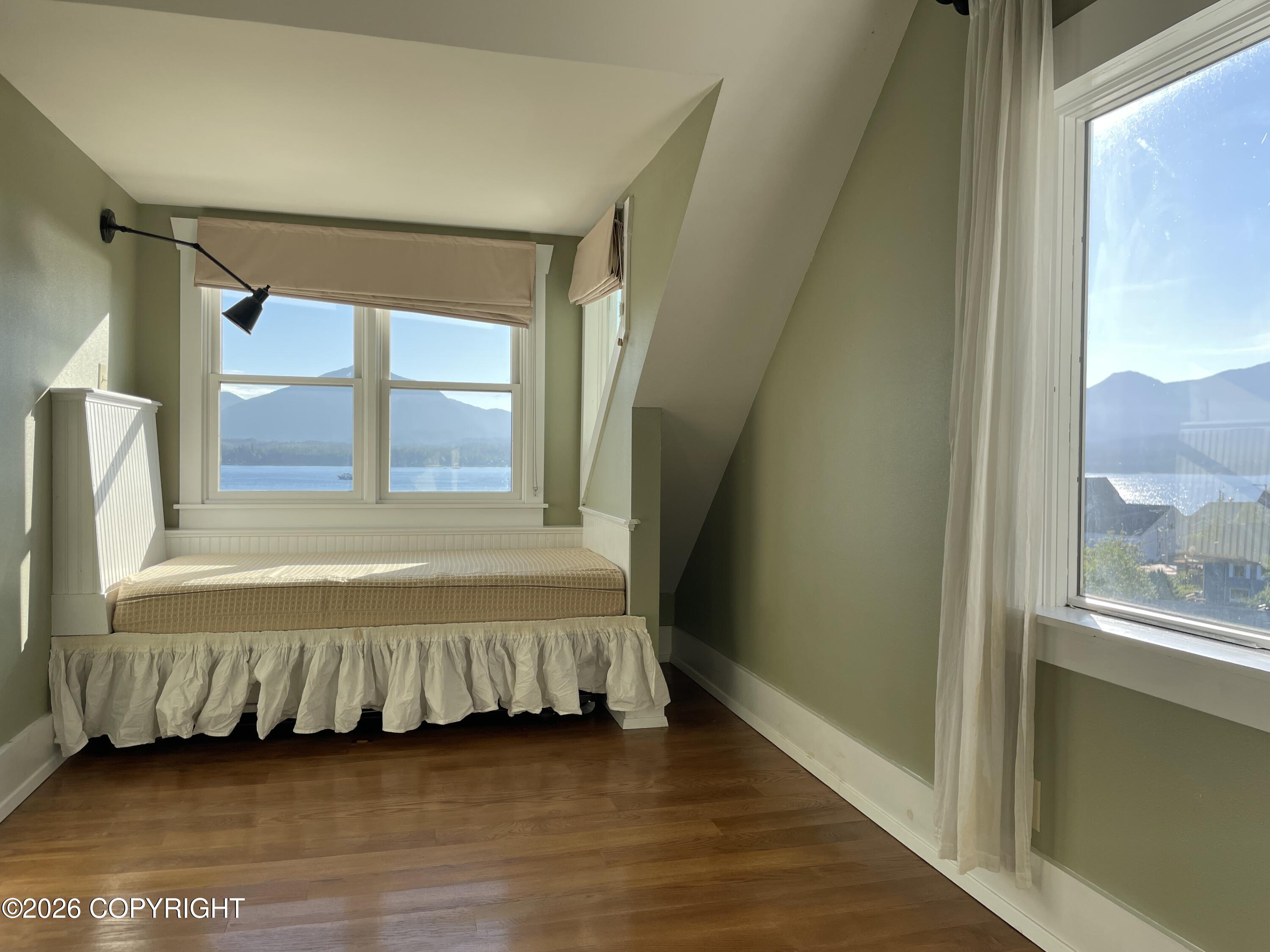 852 Harding Street Upper Property Photo 14