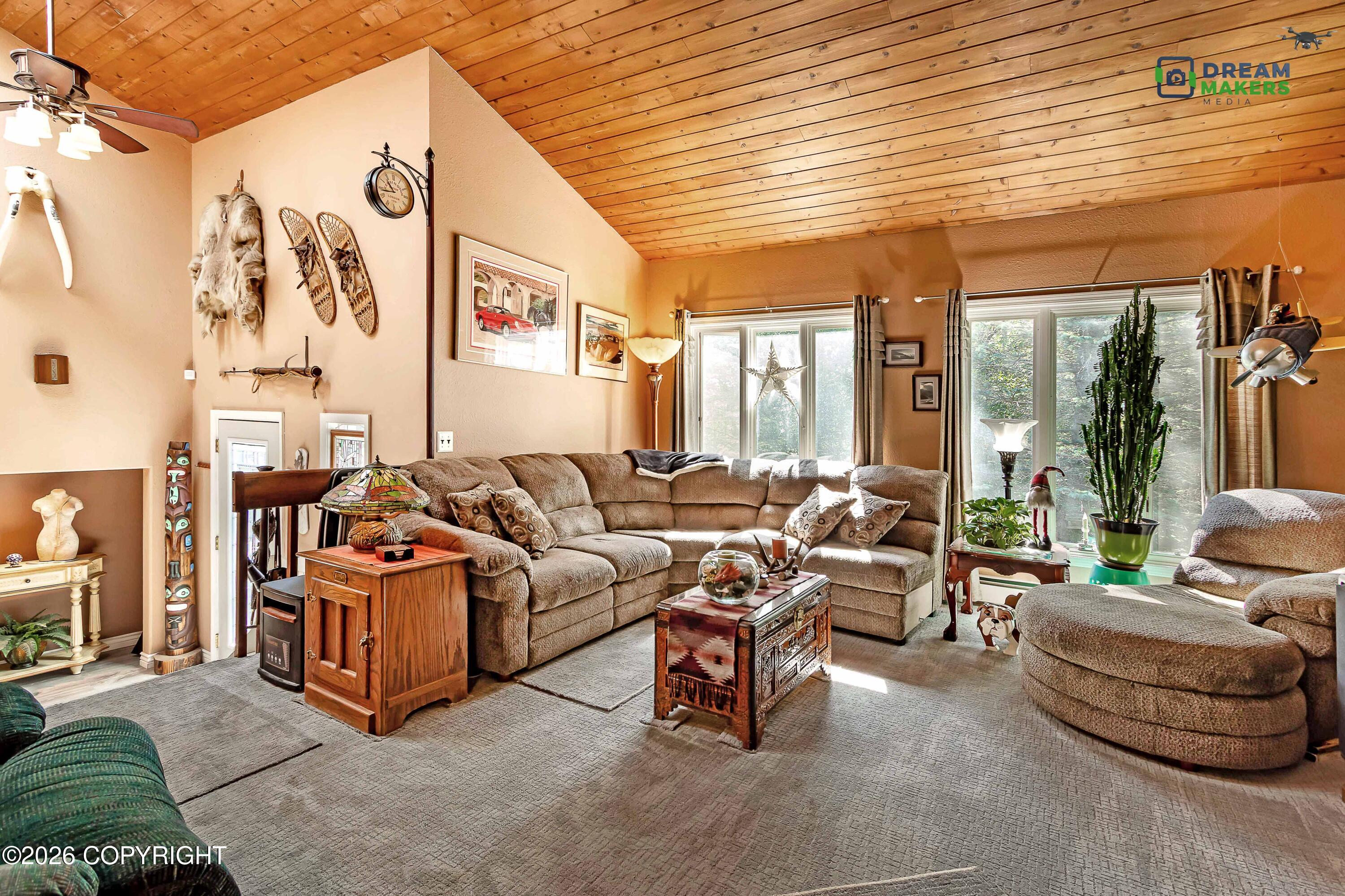 5525 E Juniper Drive Property Photo 1