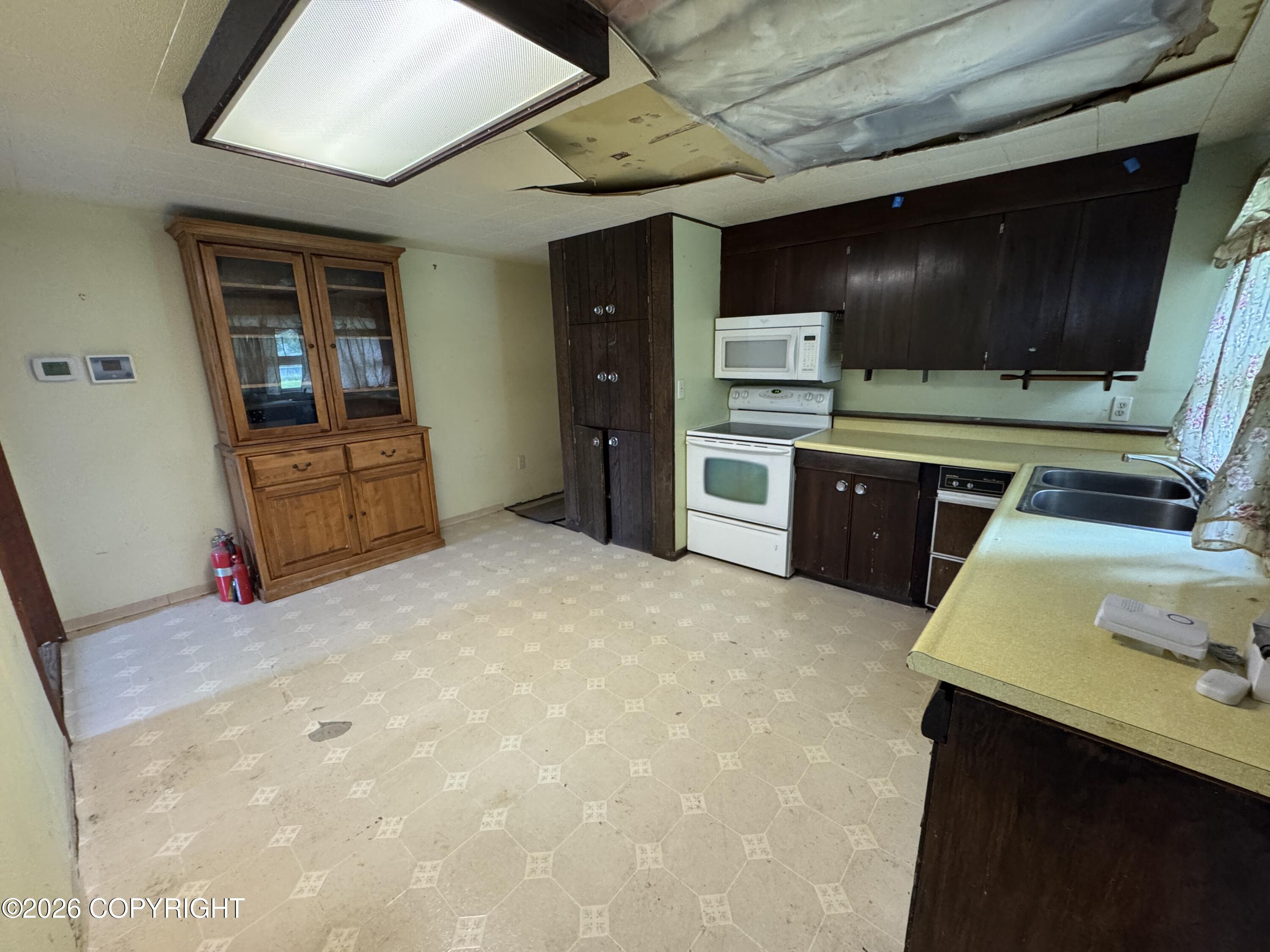 6002 Acheson Lane Property Photo 9