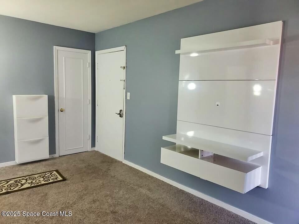 125 E Colonial Court D Property Photo 1