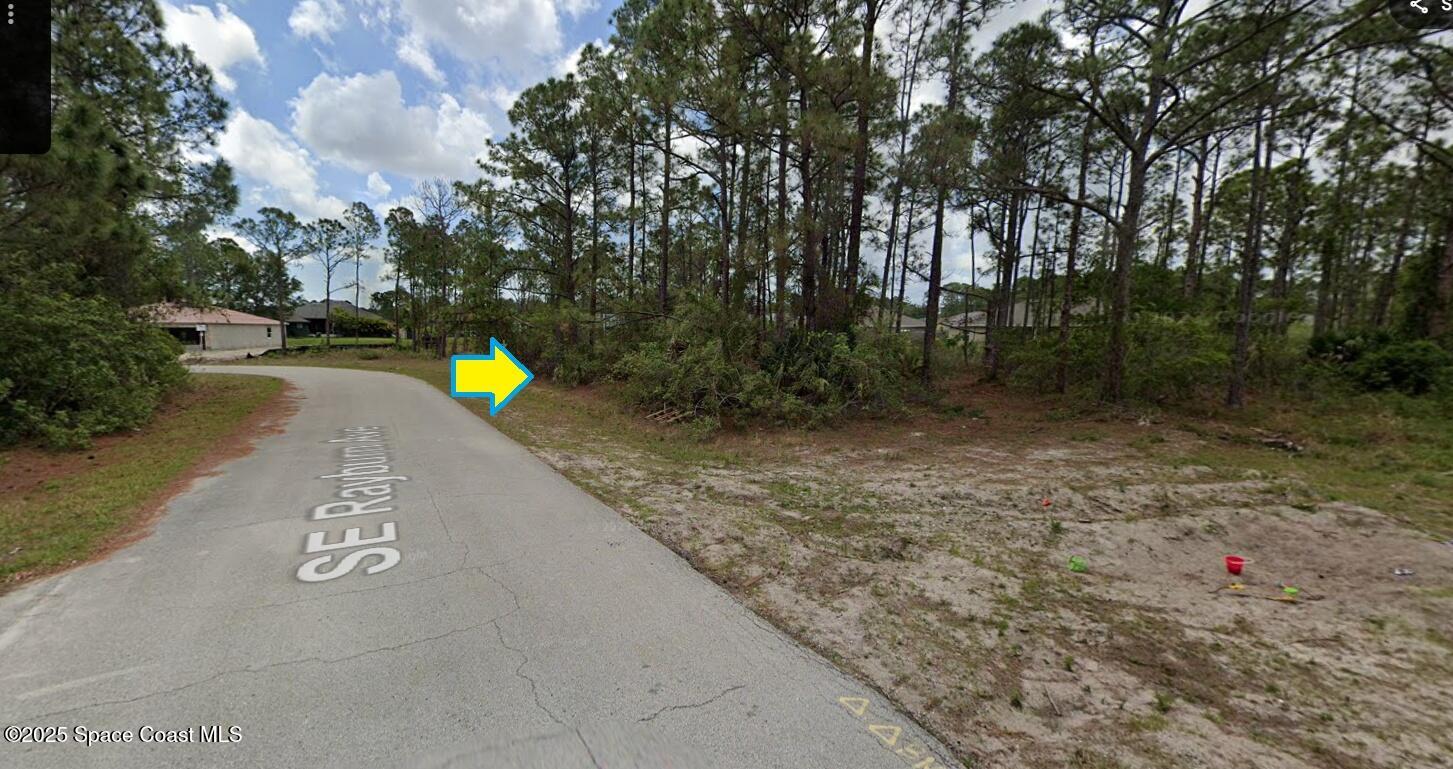 2598 Se Rayburn Avenue Property Photo 2