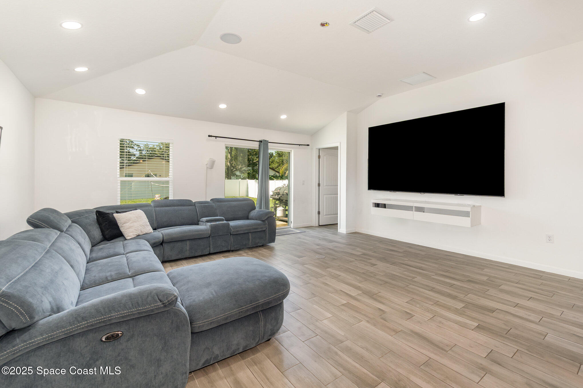 1534 Pine Street Property Photo 9