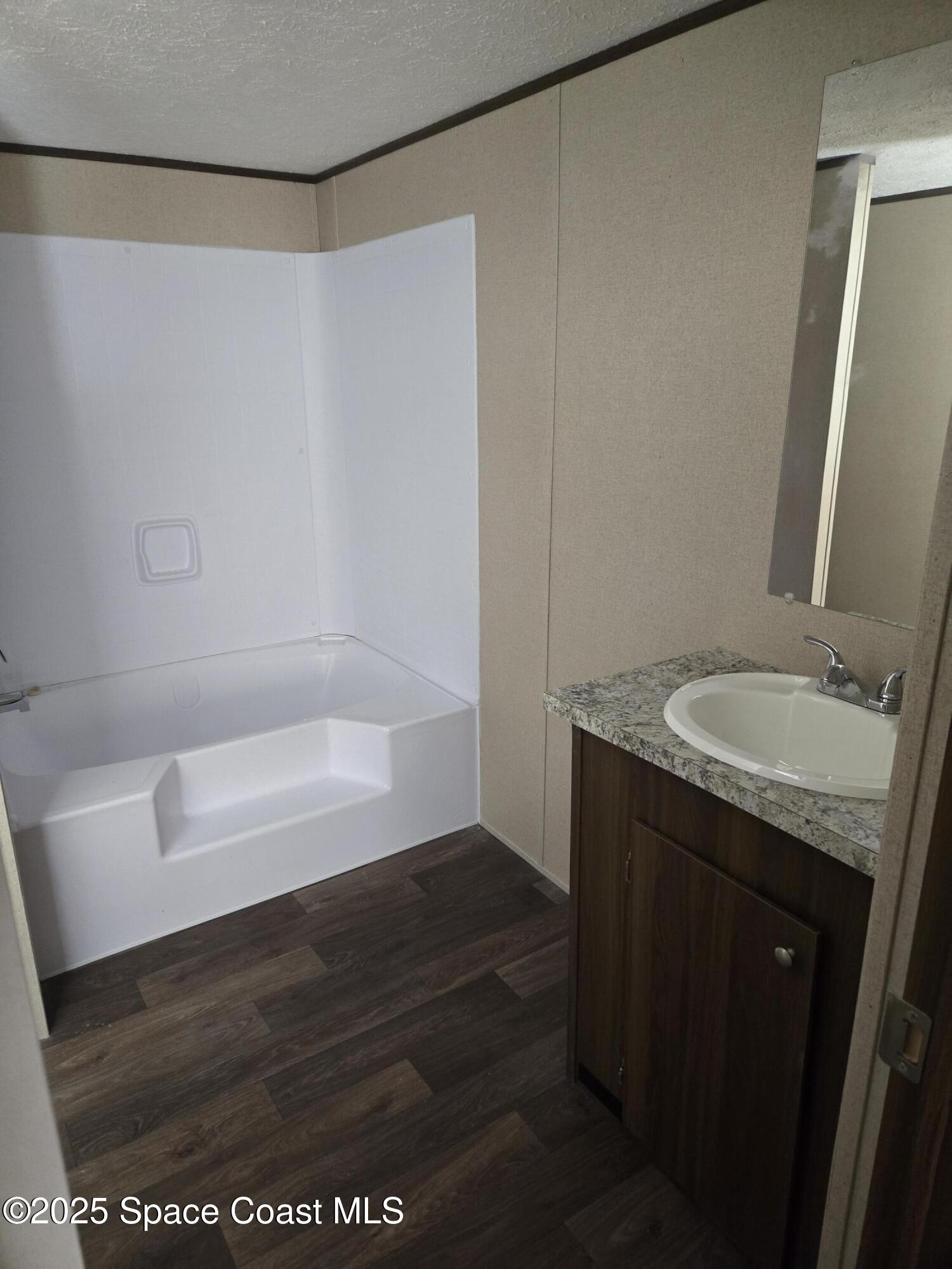 2534 Amberly Road Ne Property Photo 5