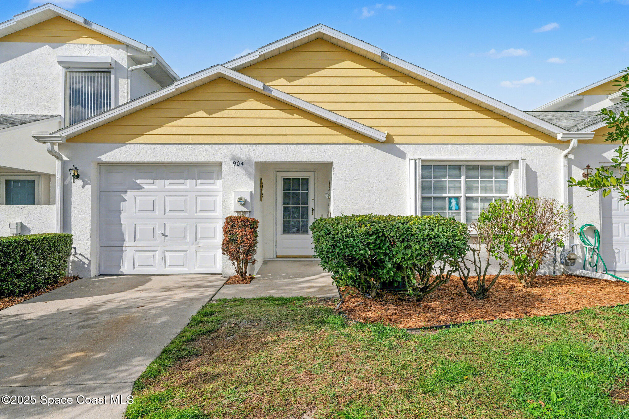 904 Maplewood Court Property Photo 1