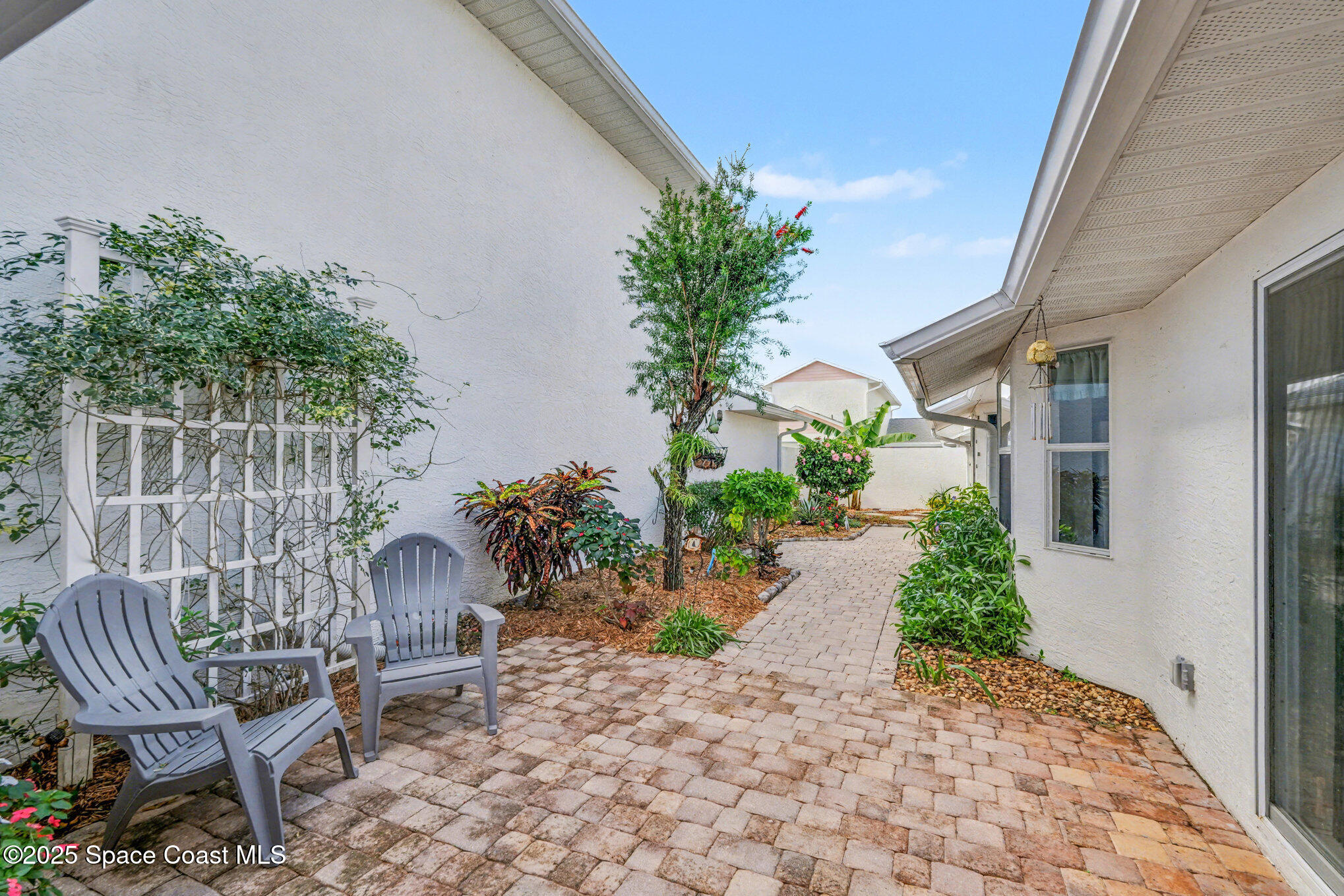 904 Maplewood Court Property Photo 4