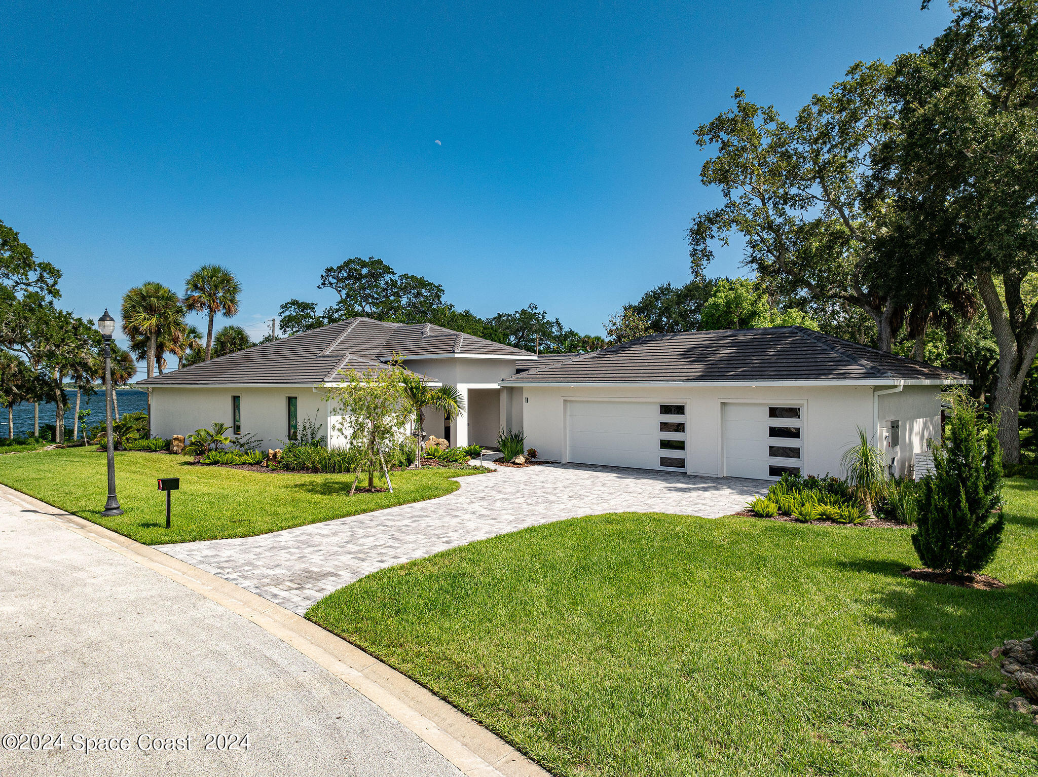 11 Bayshore Court Property Photo 5