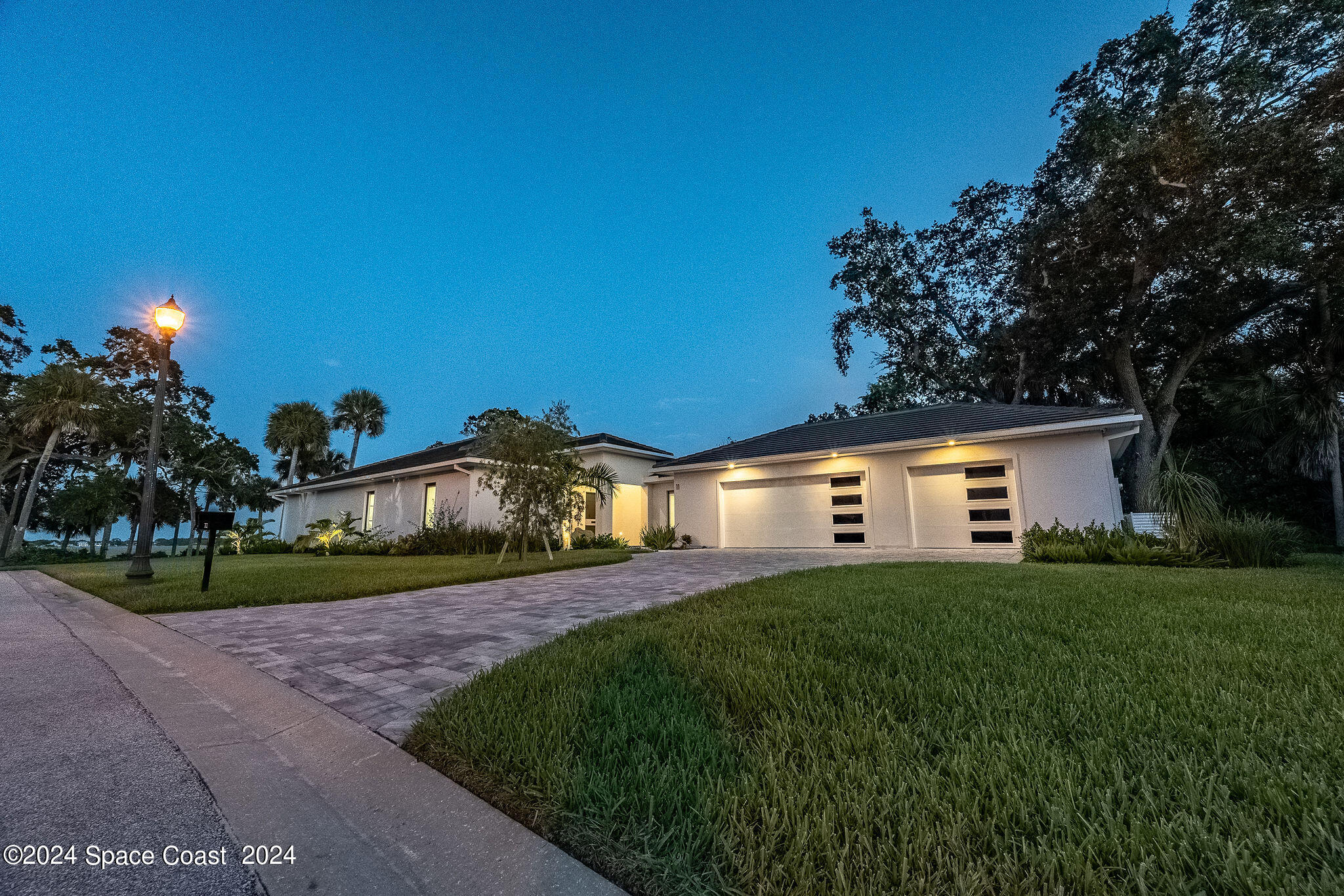 11 Bayshore Court Property Photo 7