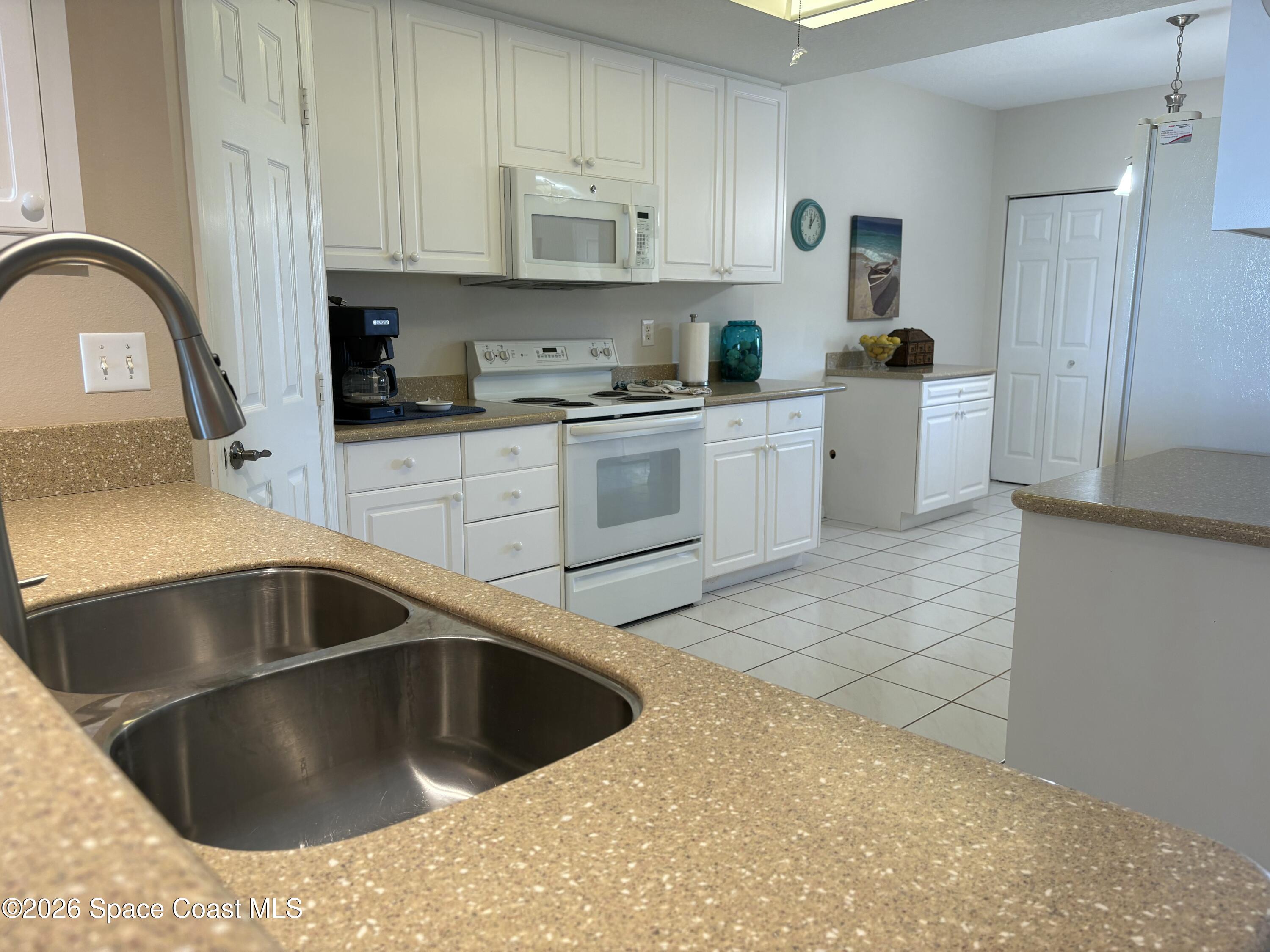 604 Shorewood Drive B503 Property Photo 15