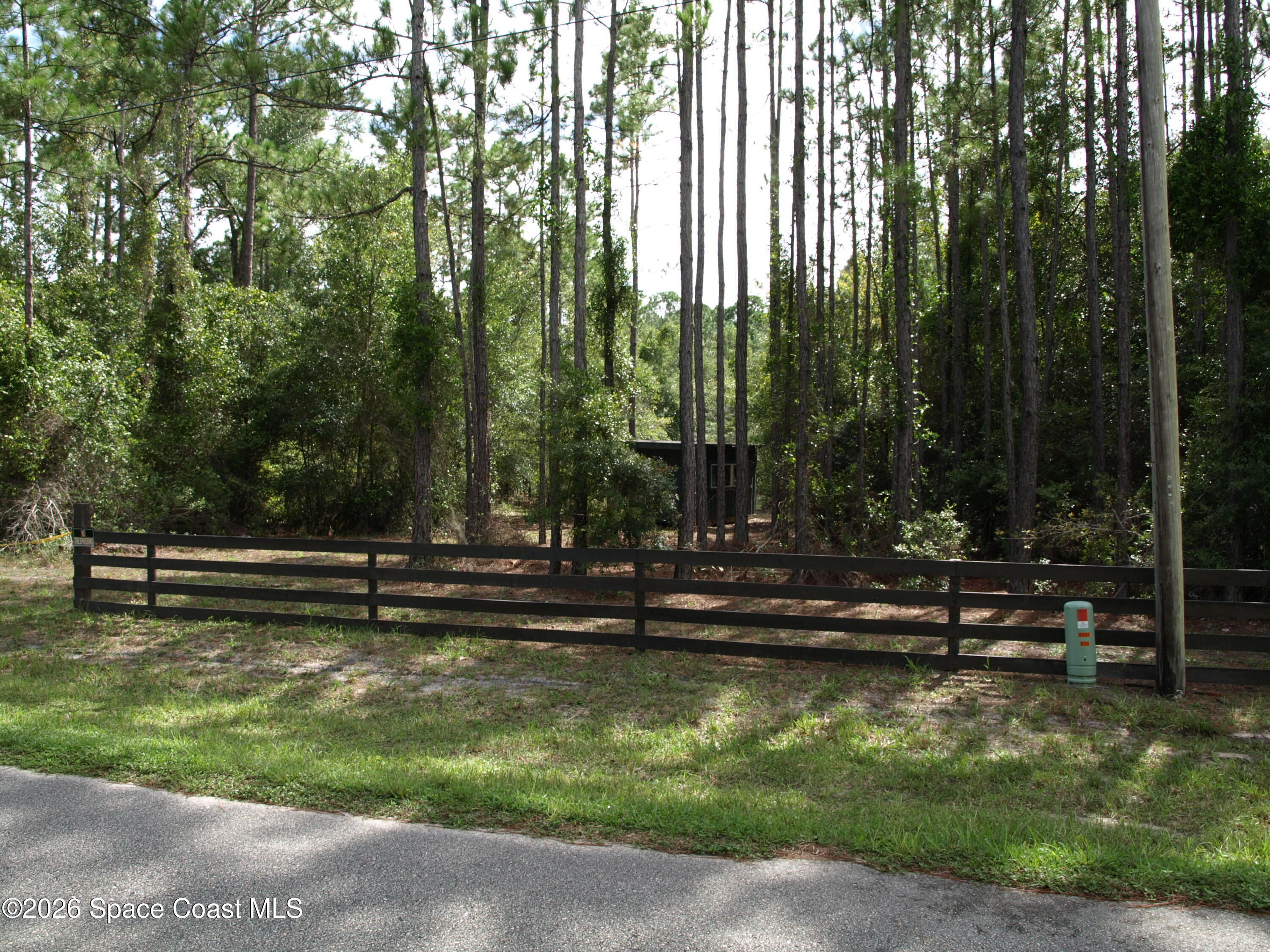 181 Lakeway Drive Property Photo 4