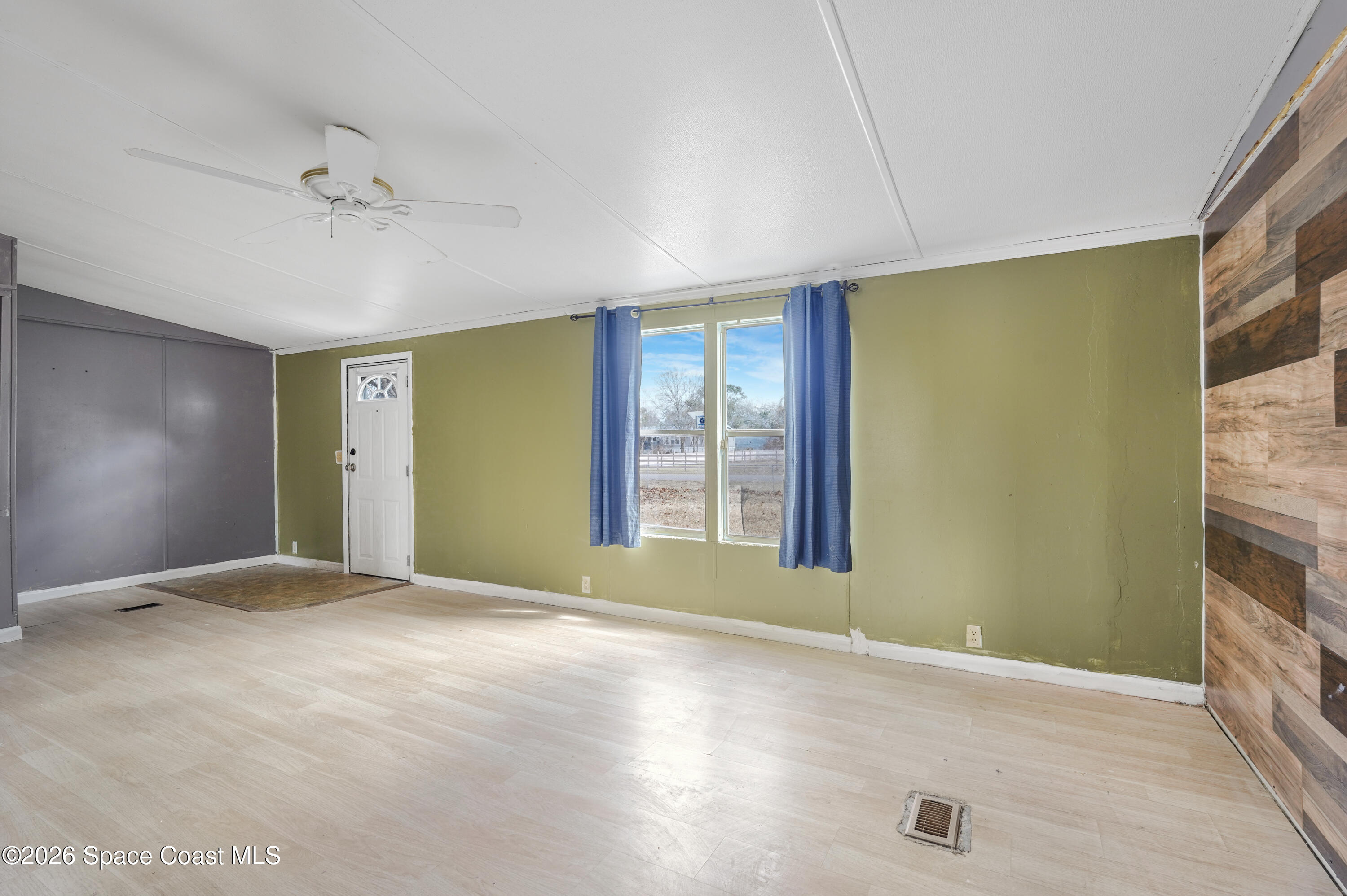 4025 Hess Avenue Property Photo 6