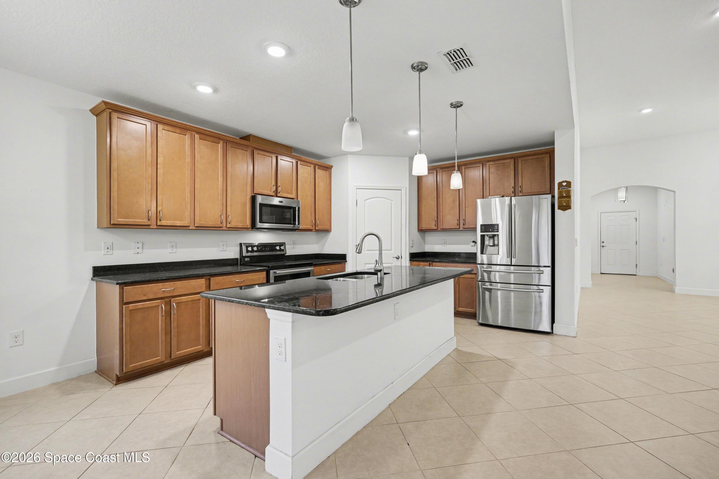 1706 Elmhurst Circle Se Property Photo 2