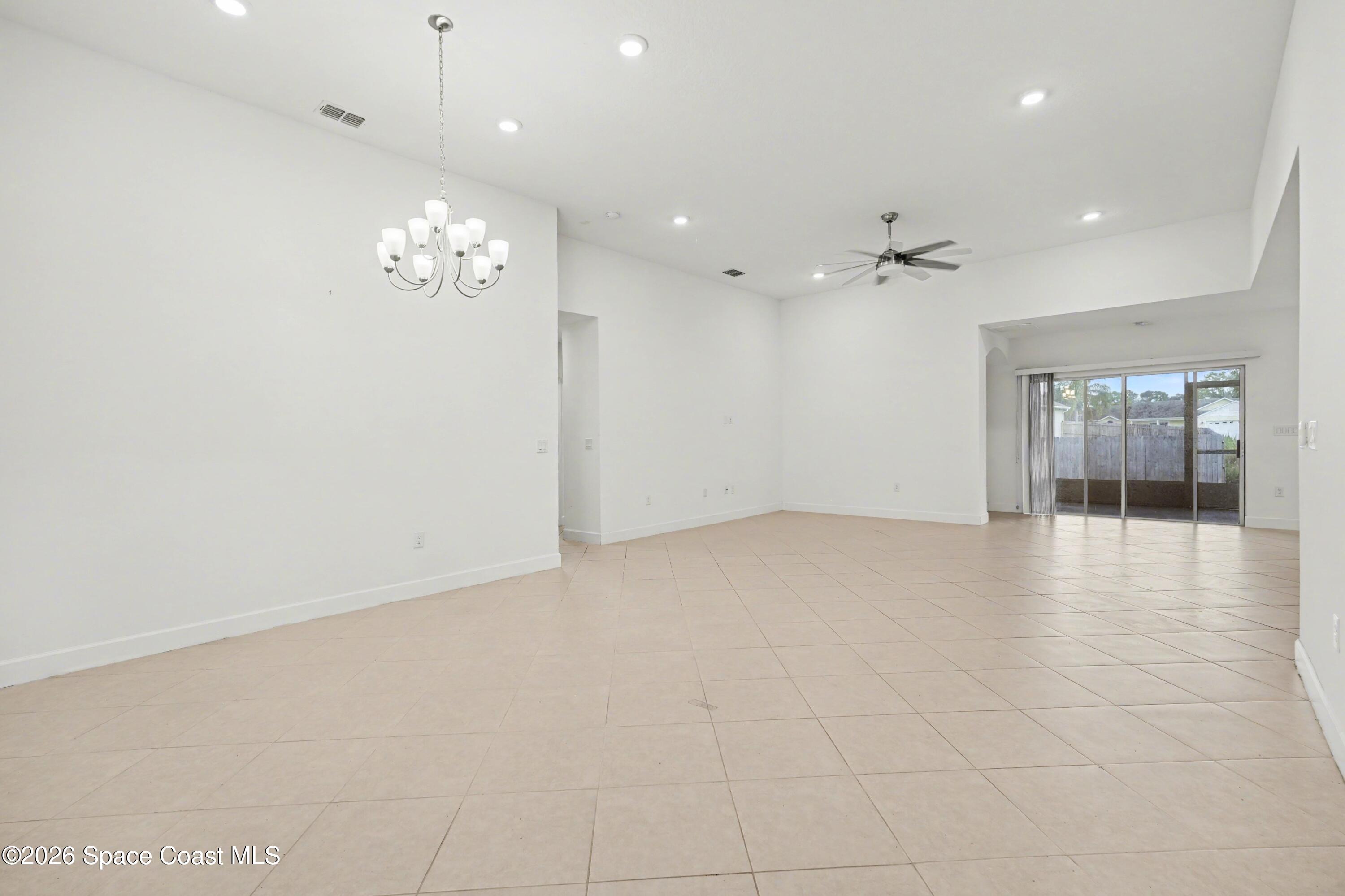 1706 Elmhurst Circle Se Property Photo 5