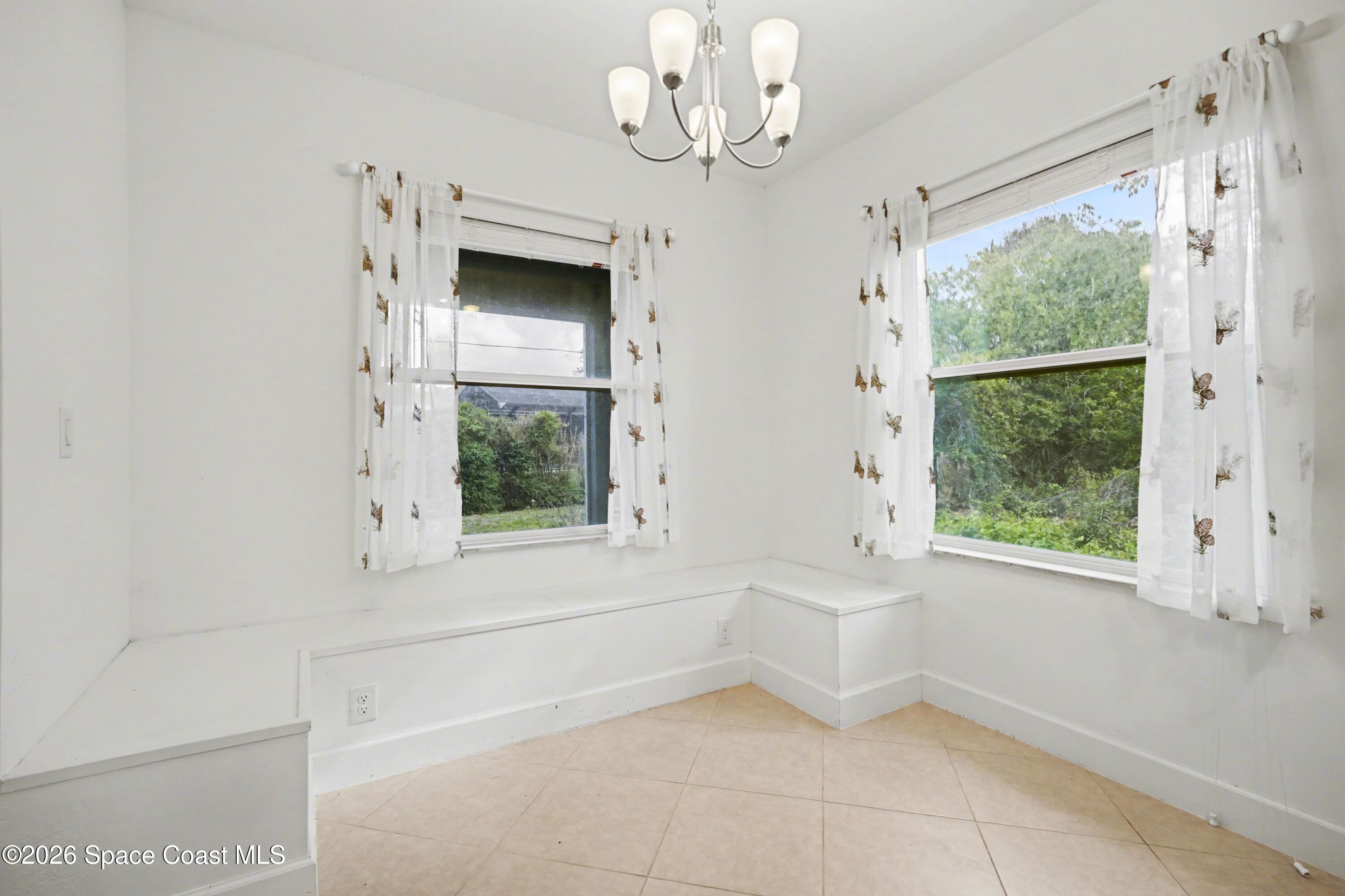 1706 Elmhurst Circle Se Property Photo 6