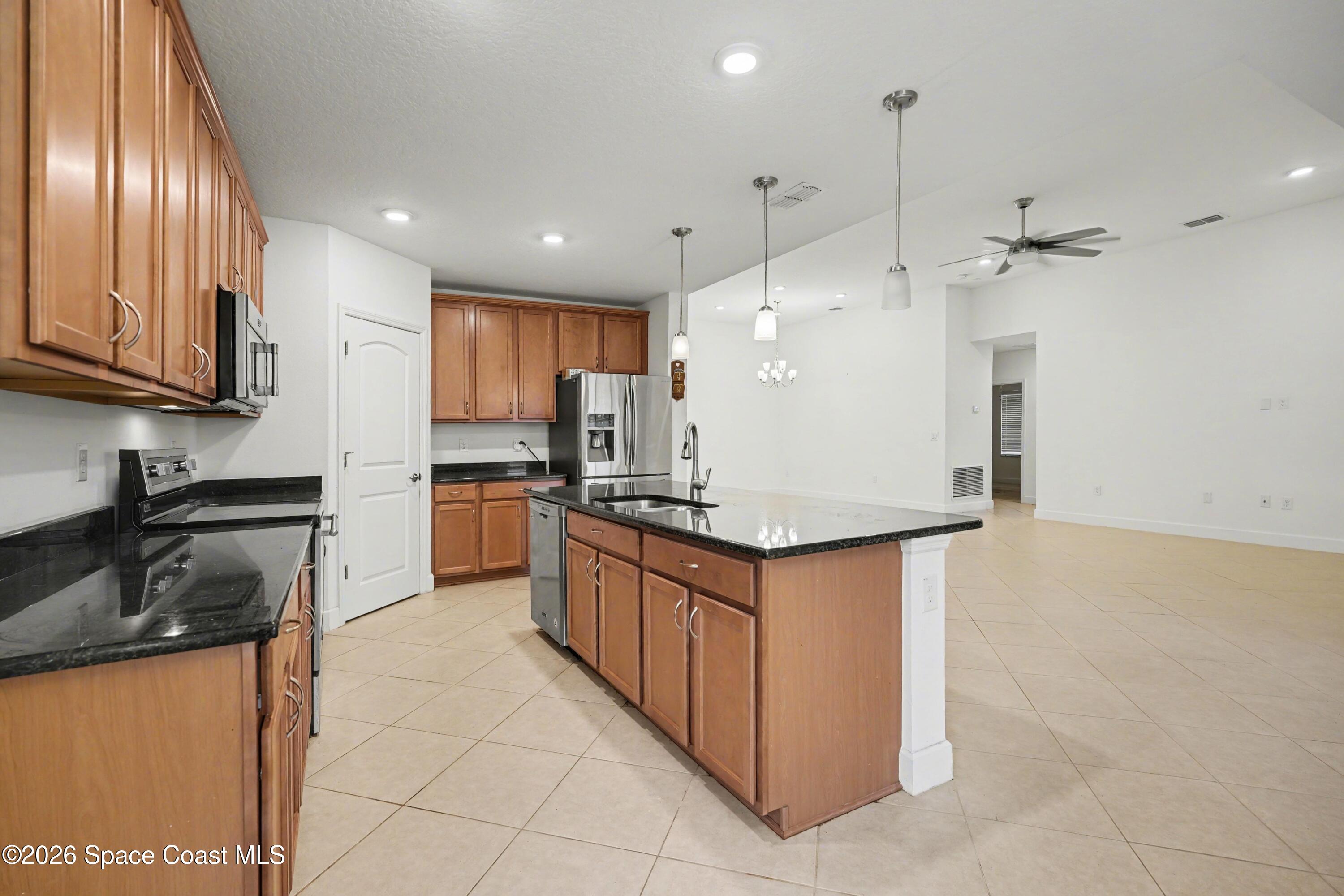 1706 Elmhurst Circle Se Property Photo 11