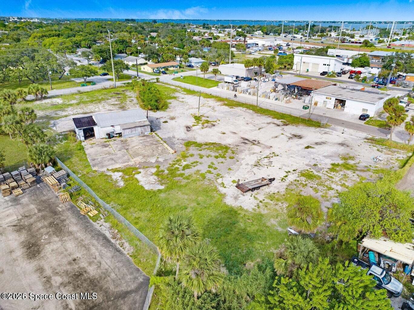1075 Mcclendon Street Property Photo 3