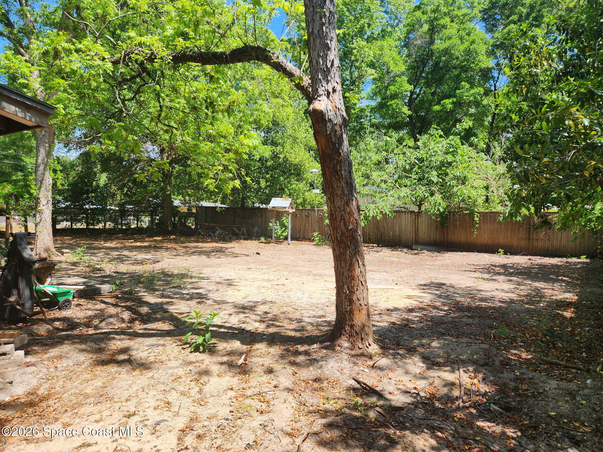 3607 S Lakewood Drive Property Photo 5