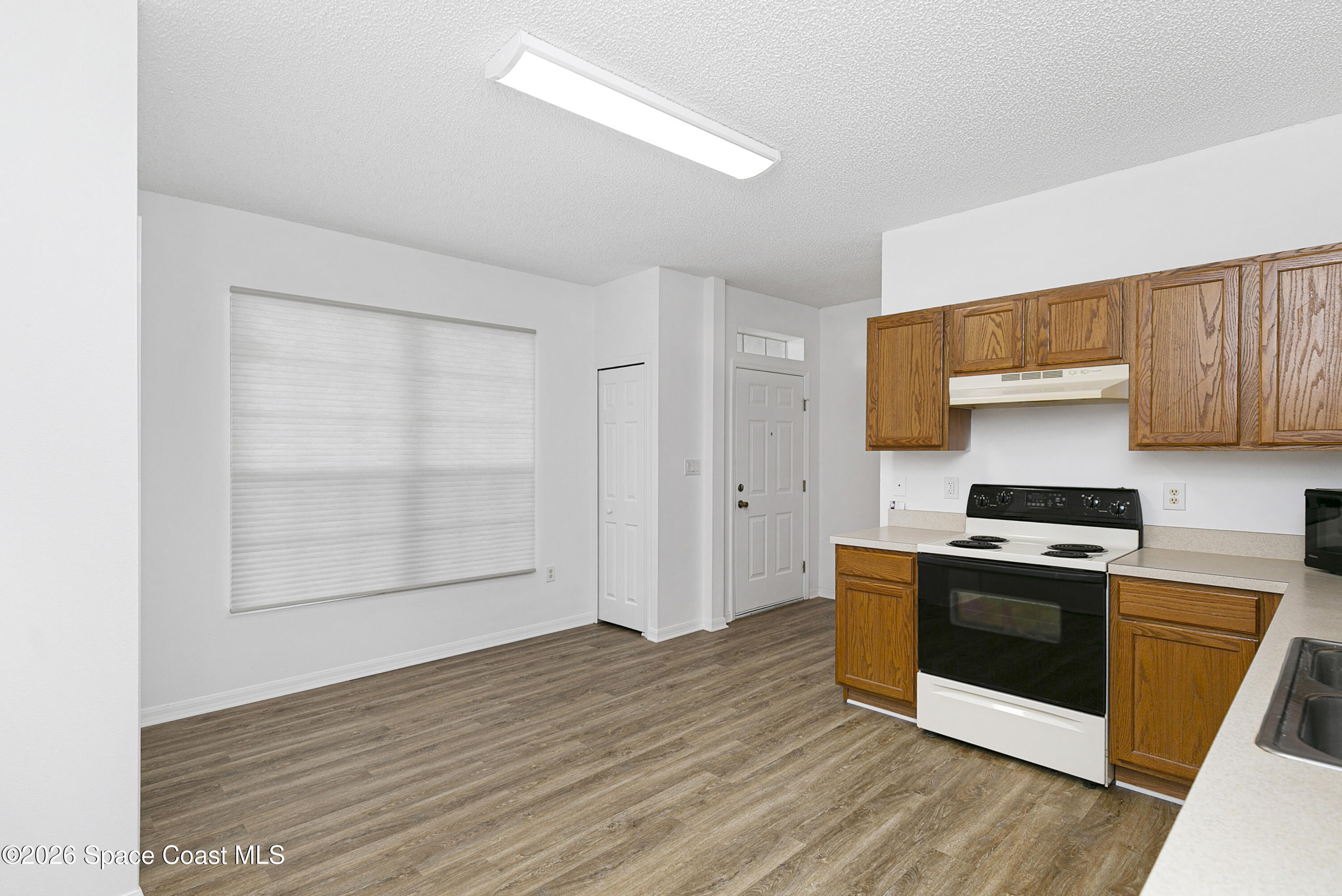 855 Sandhurst Court Property Photo 3