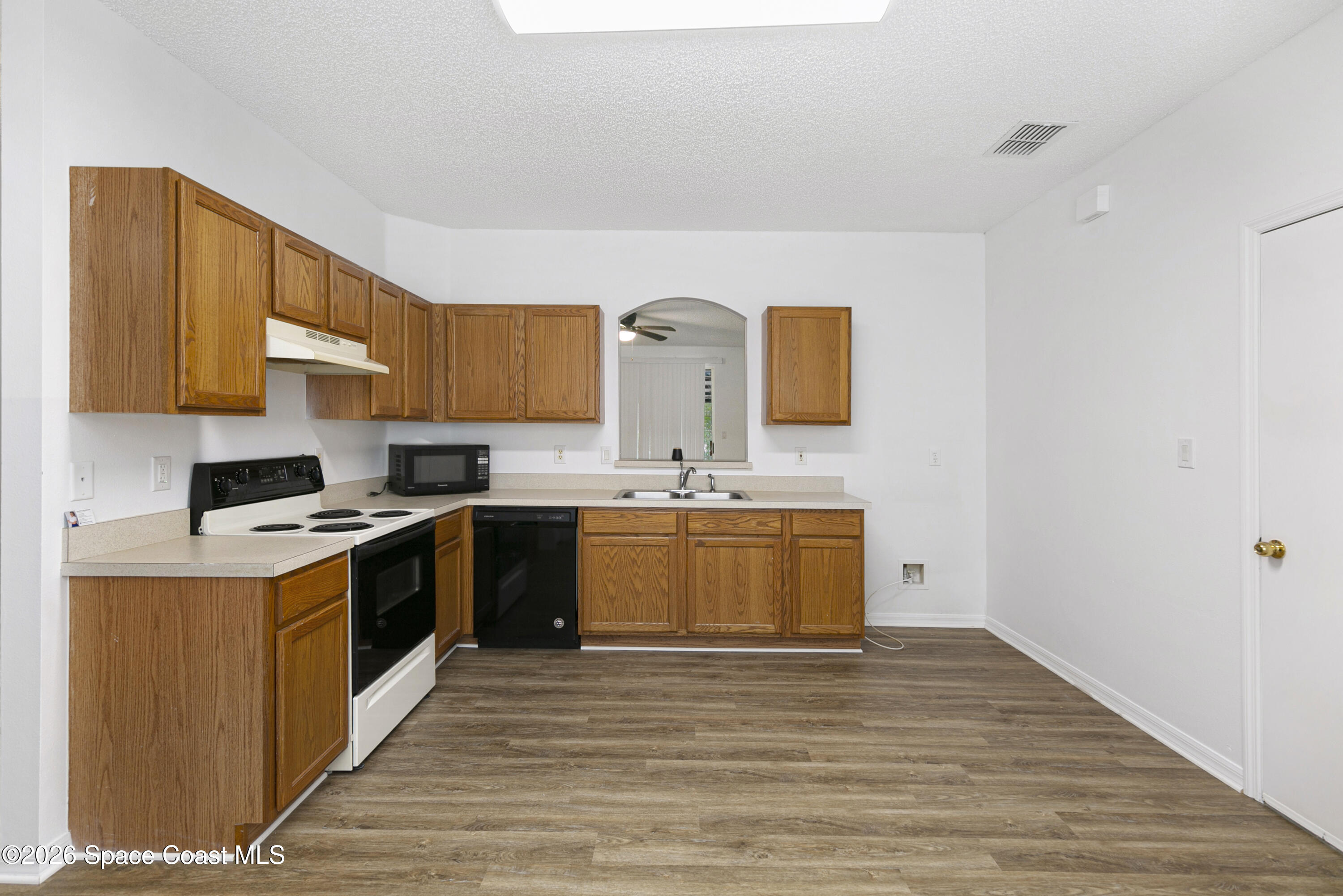 855 Sandhurst Court Property Photo 7