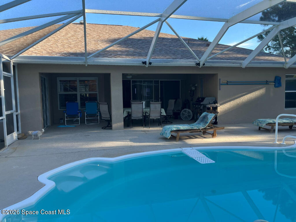 7100 Hacienda Drive Property Photo 4