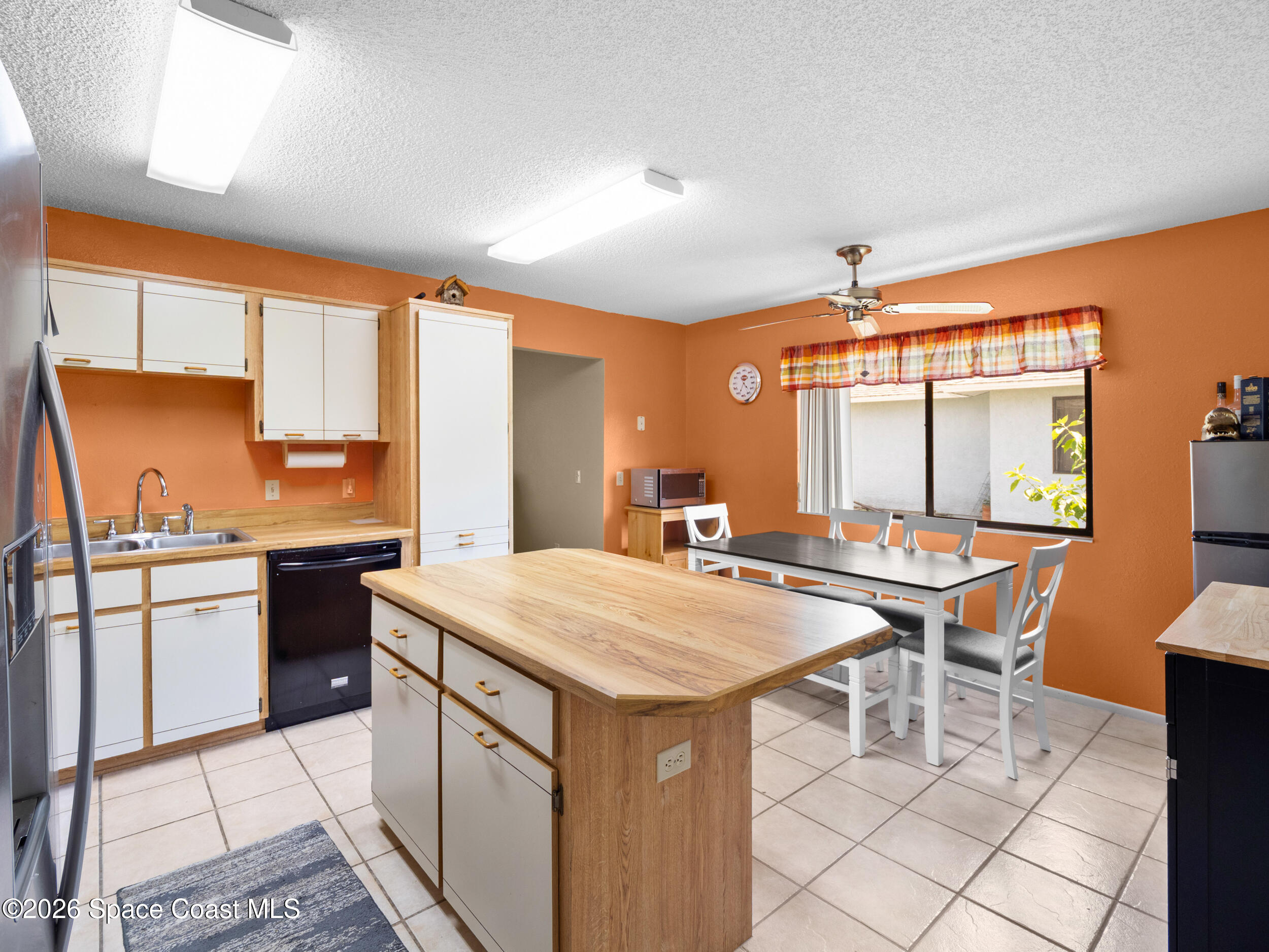 3745 Canberra Court Property Photo 4