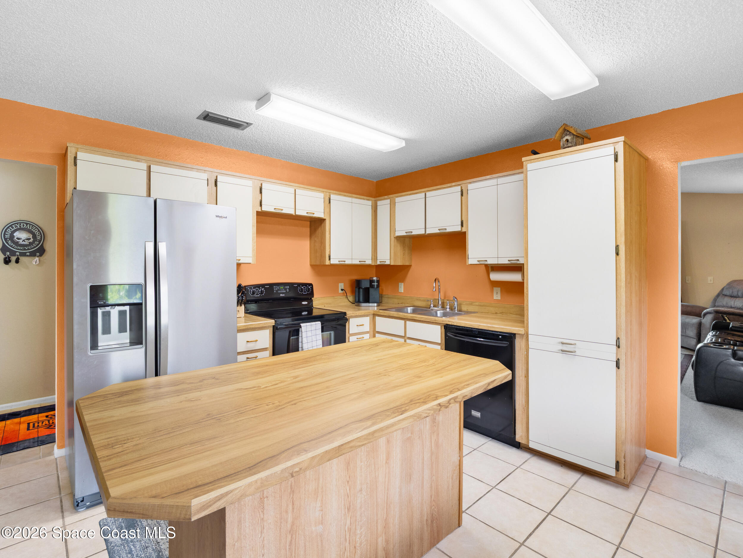3745 Canberra Court Property Photo 7