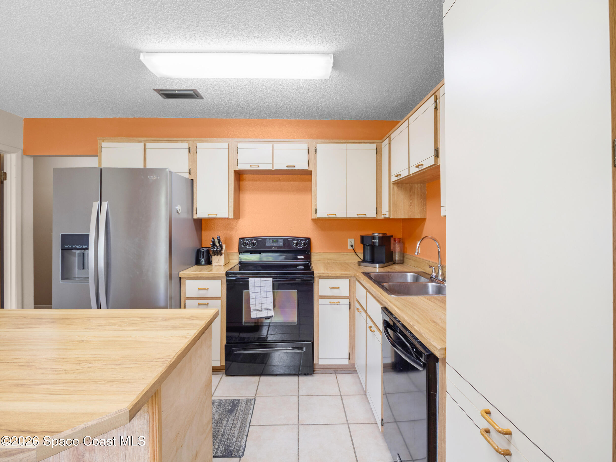 3745 Canberra Court Property Photo 8