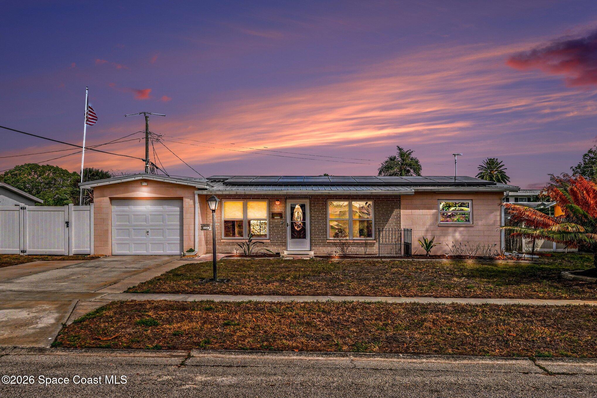1714 Hudson Circle N Property Photo 1