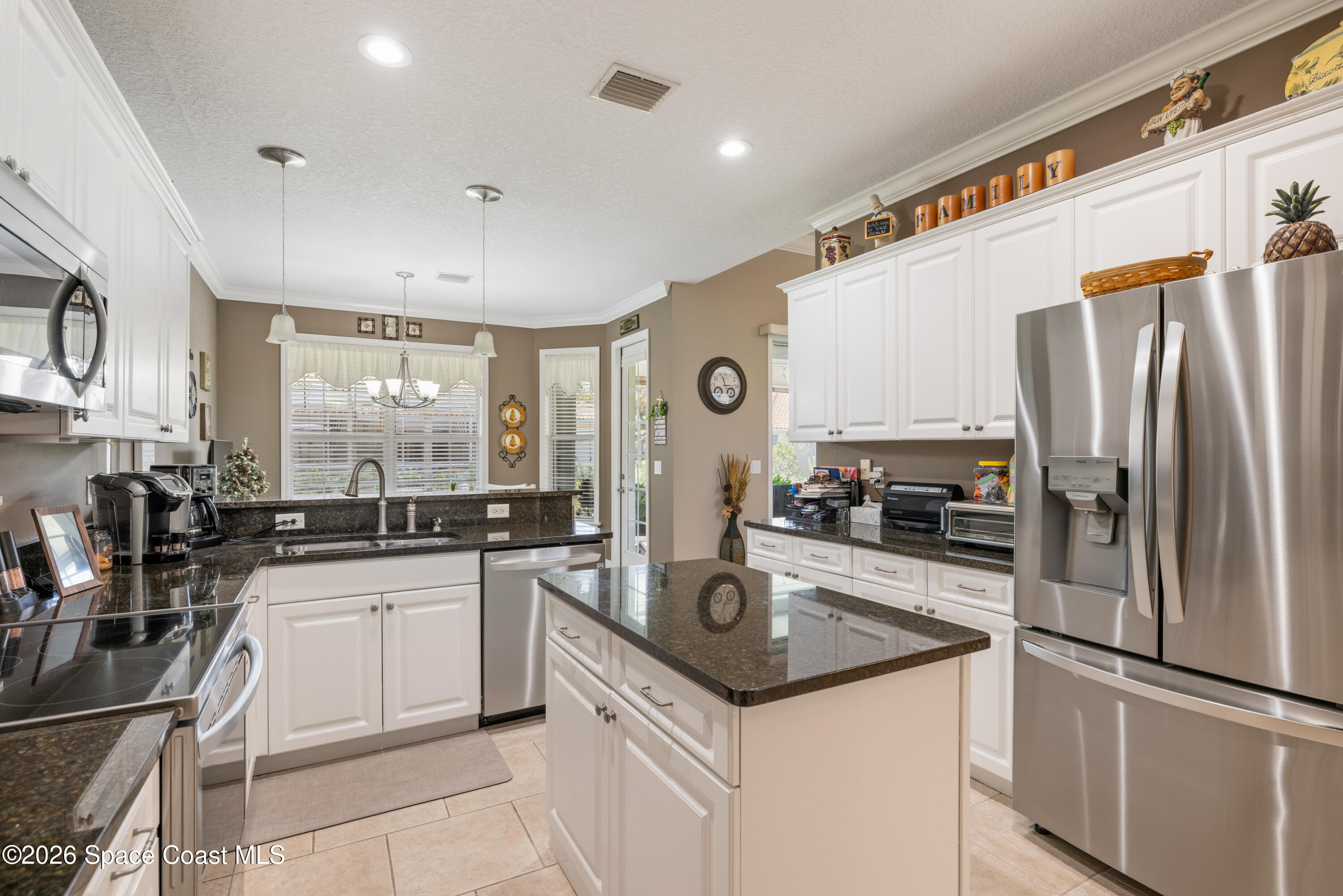 5828 Pine Ridge Circle Property Photo 22