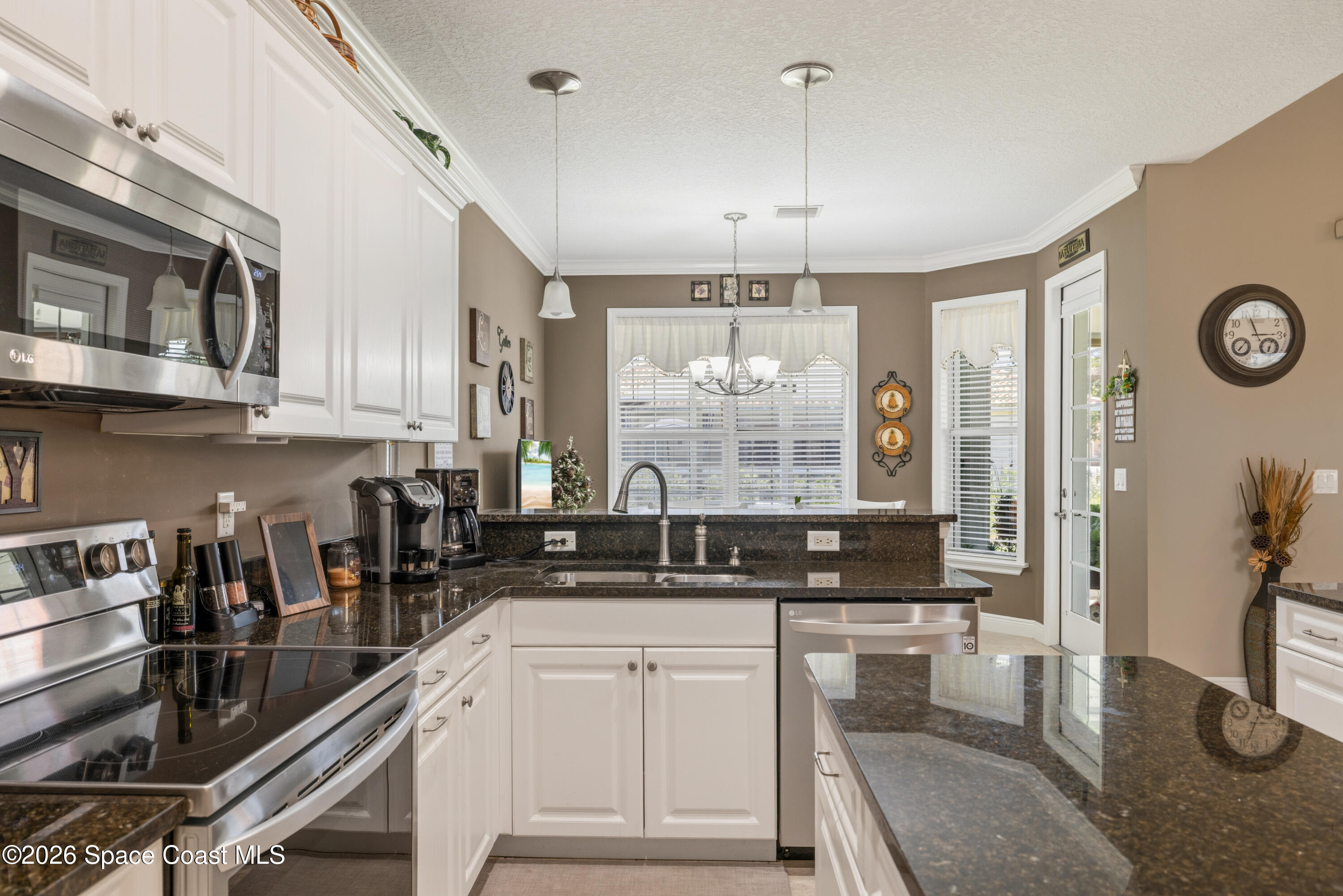 5828 Pine Ridge Circle Property Photo 23