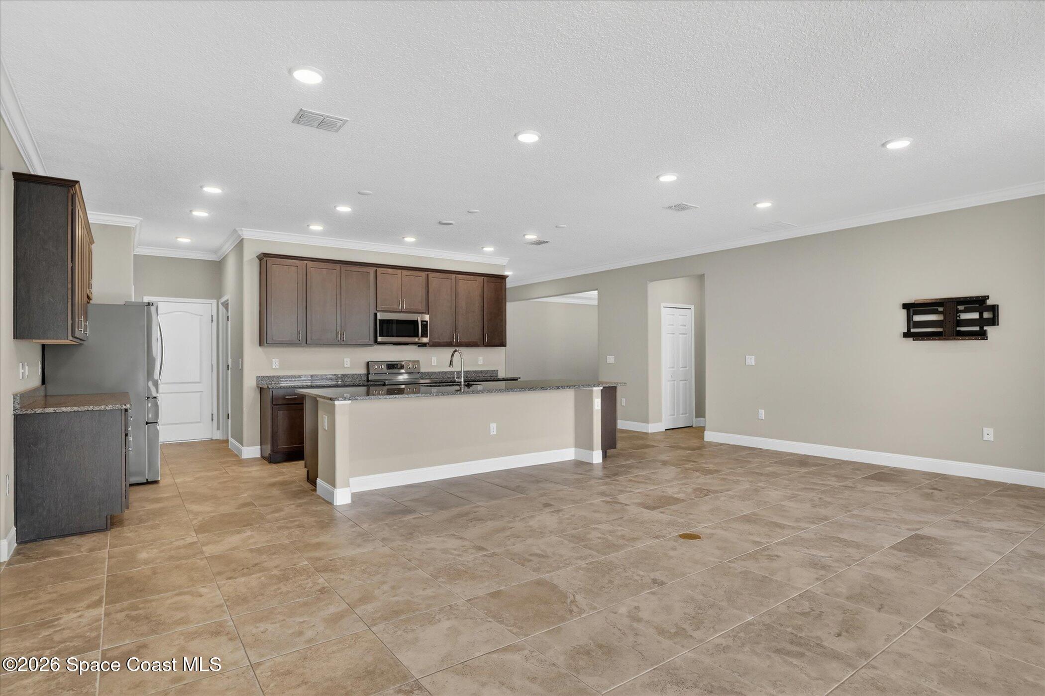 4690 Hebron Drive Property Photo 11