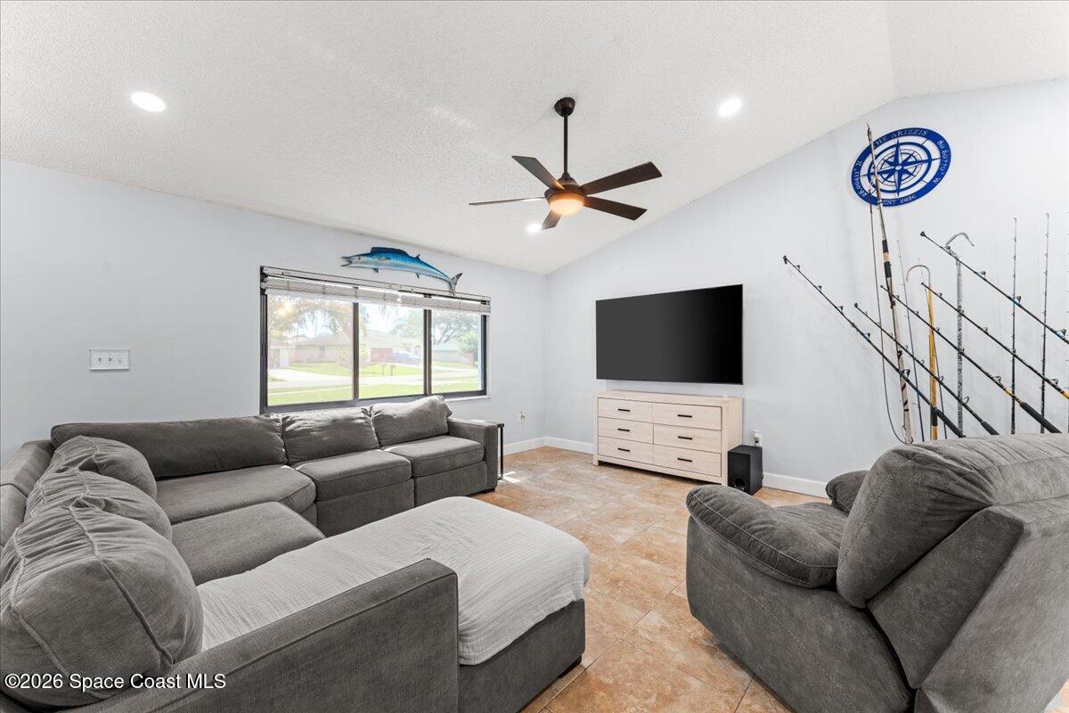 2350 Fallon Boulevard Ne Property Photo 7