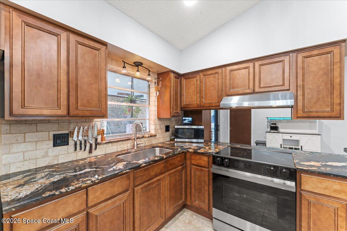 2350 Fallon Boulevard Ne Property Photo 14