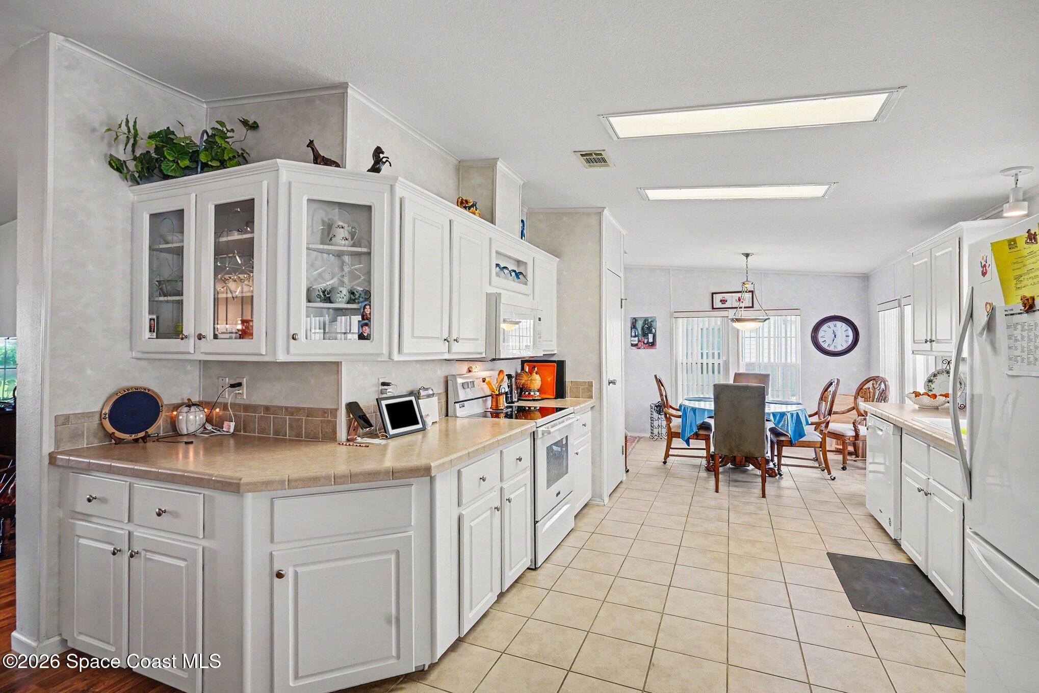 354 Outer Drive Property Photo 7