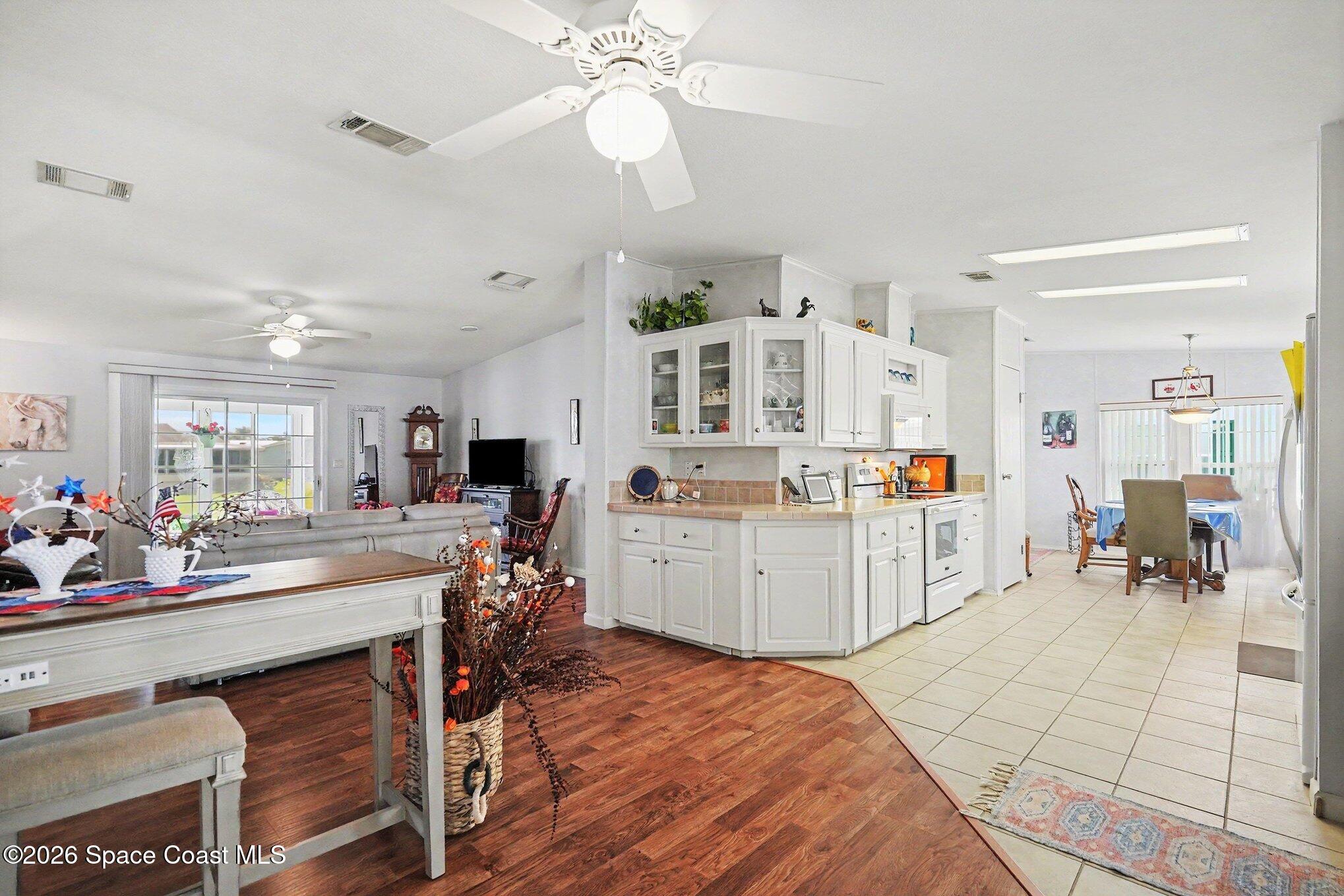 354 Outer Drive Property Photo 8