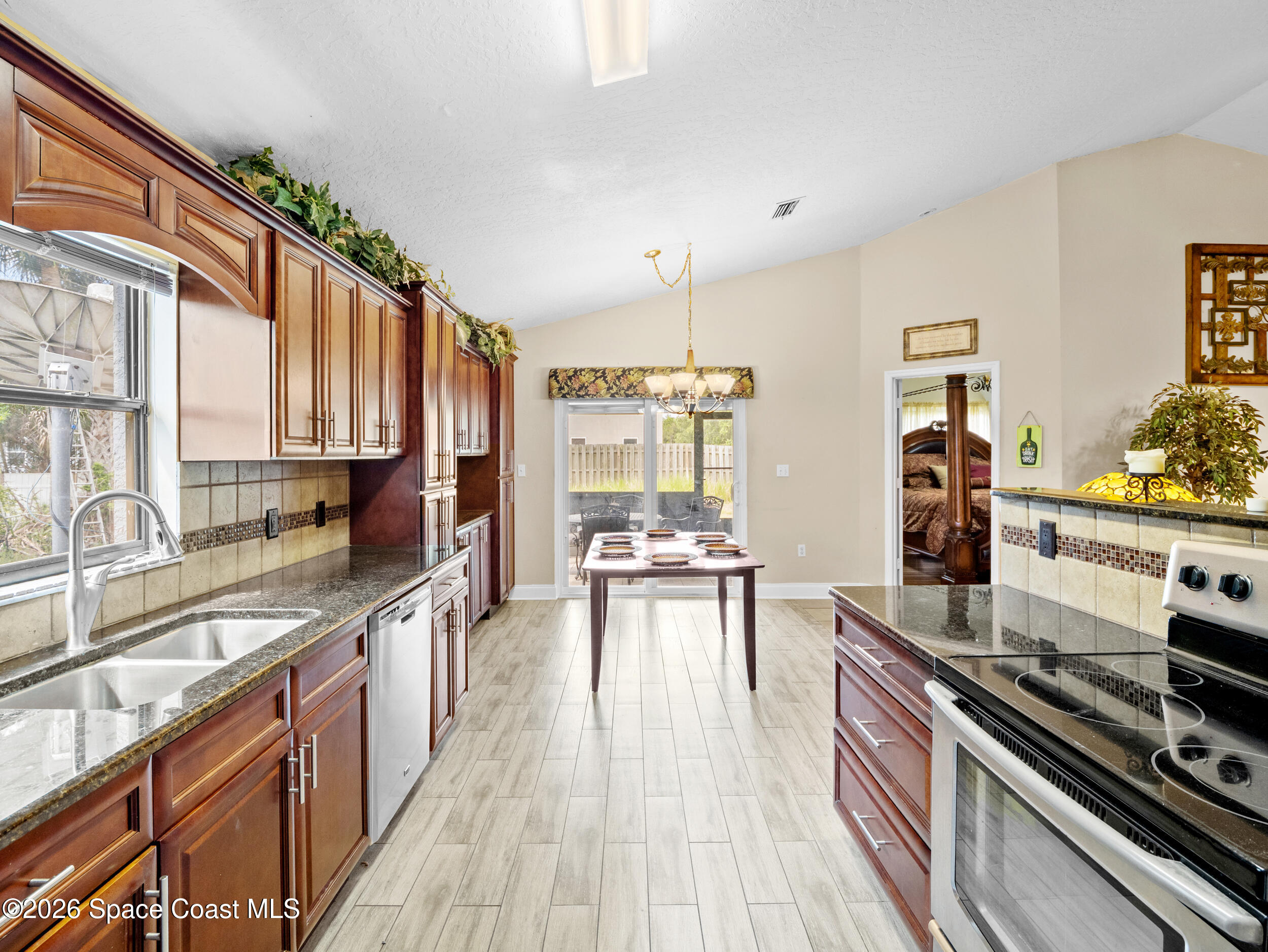 1878 Cogan Drive Se Property Photo 12