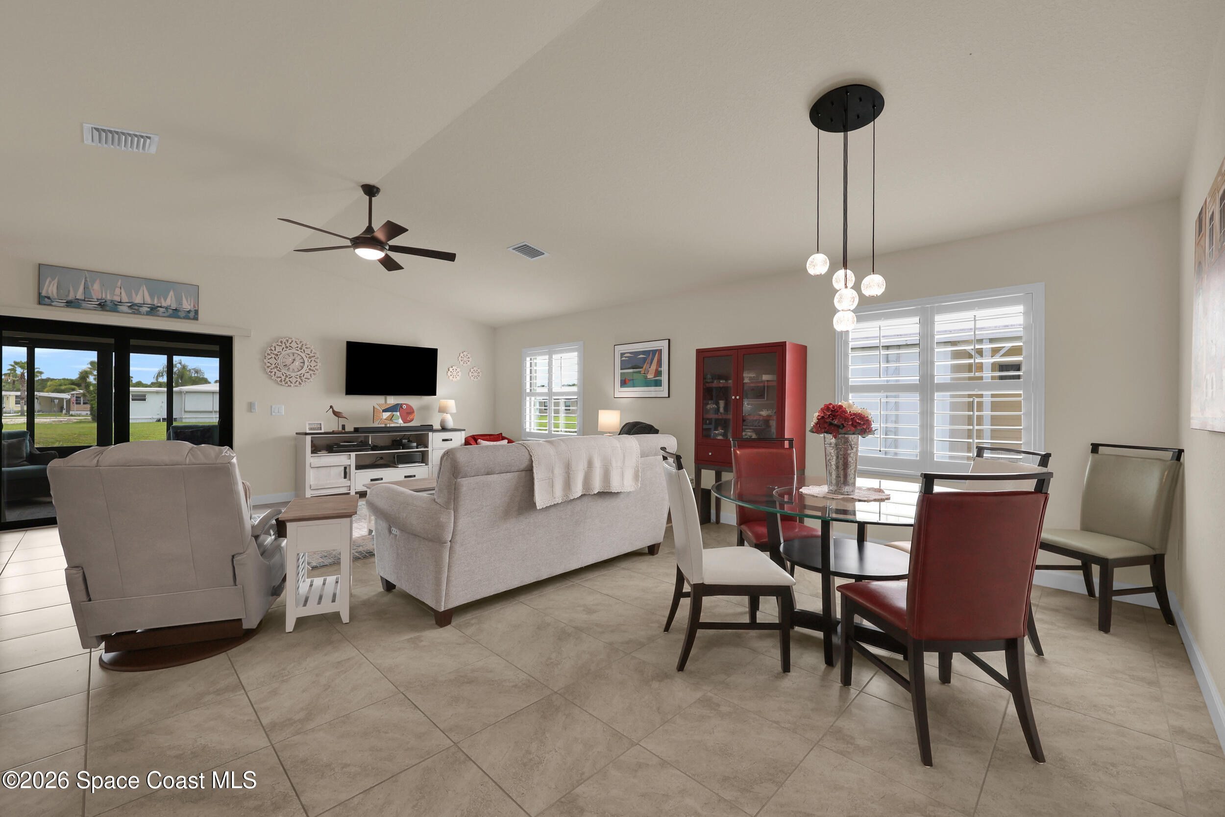22 Alta Loma Property Photo 10