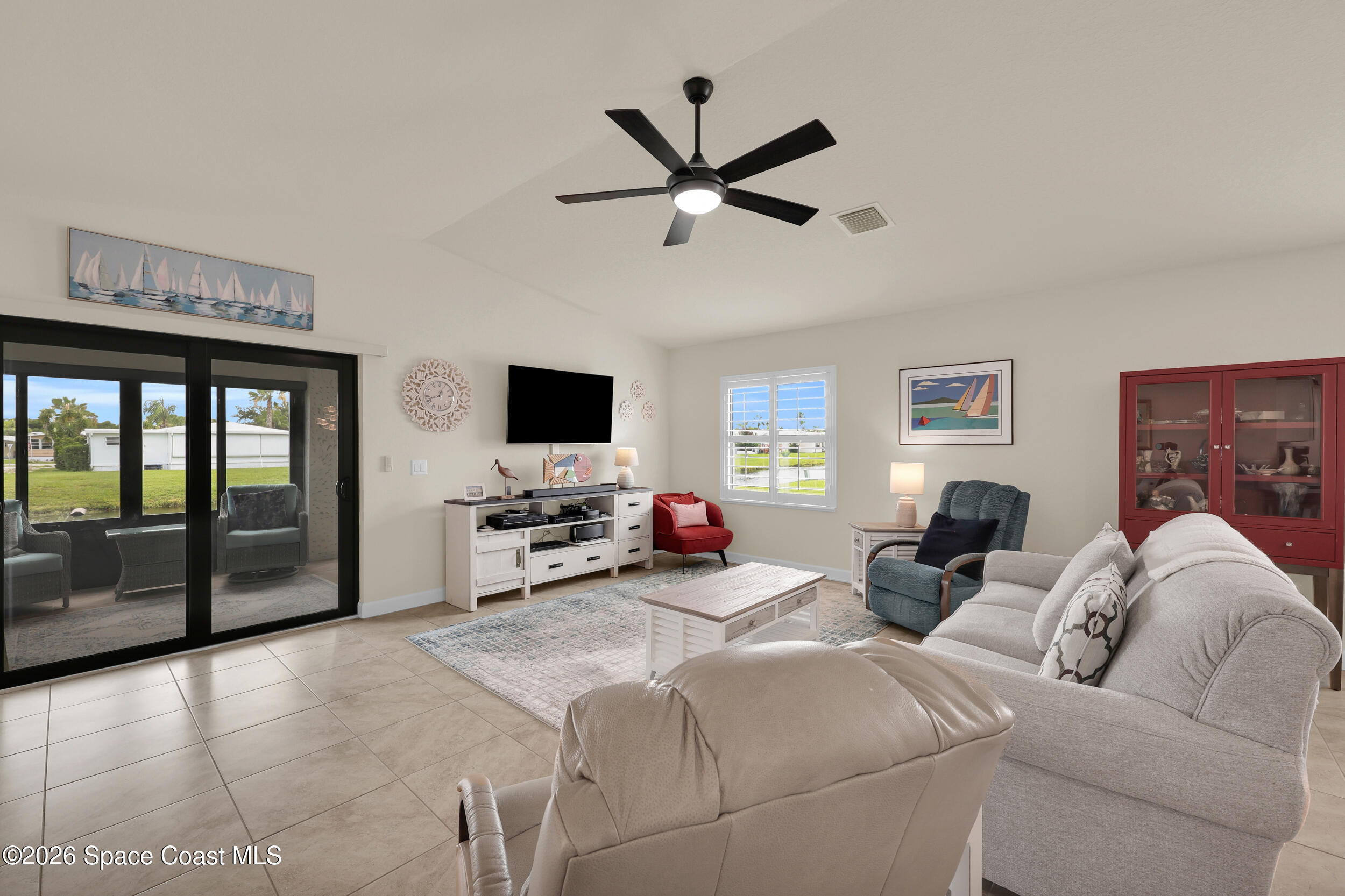 22 Alta Loma Property Photo 12