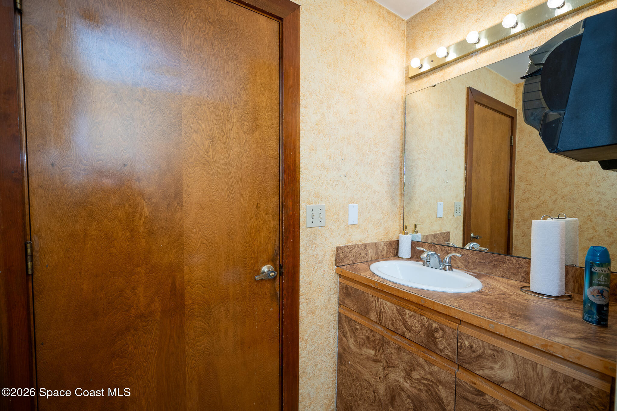 1365 N Courtenay Parkway B Property Photo 15