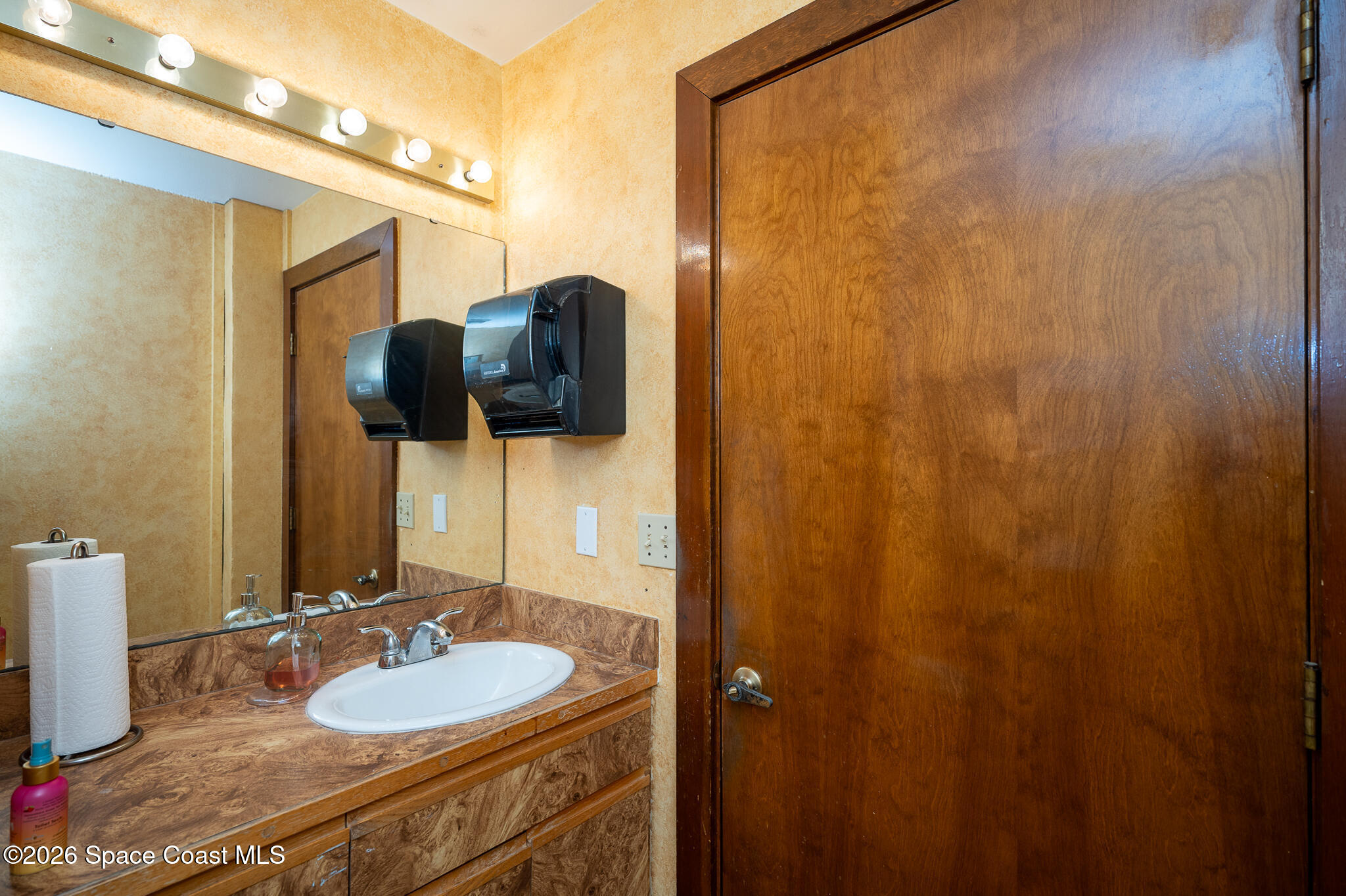 1365 N Courtenay Parkway B Property Photo 17