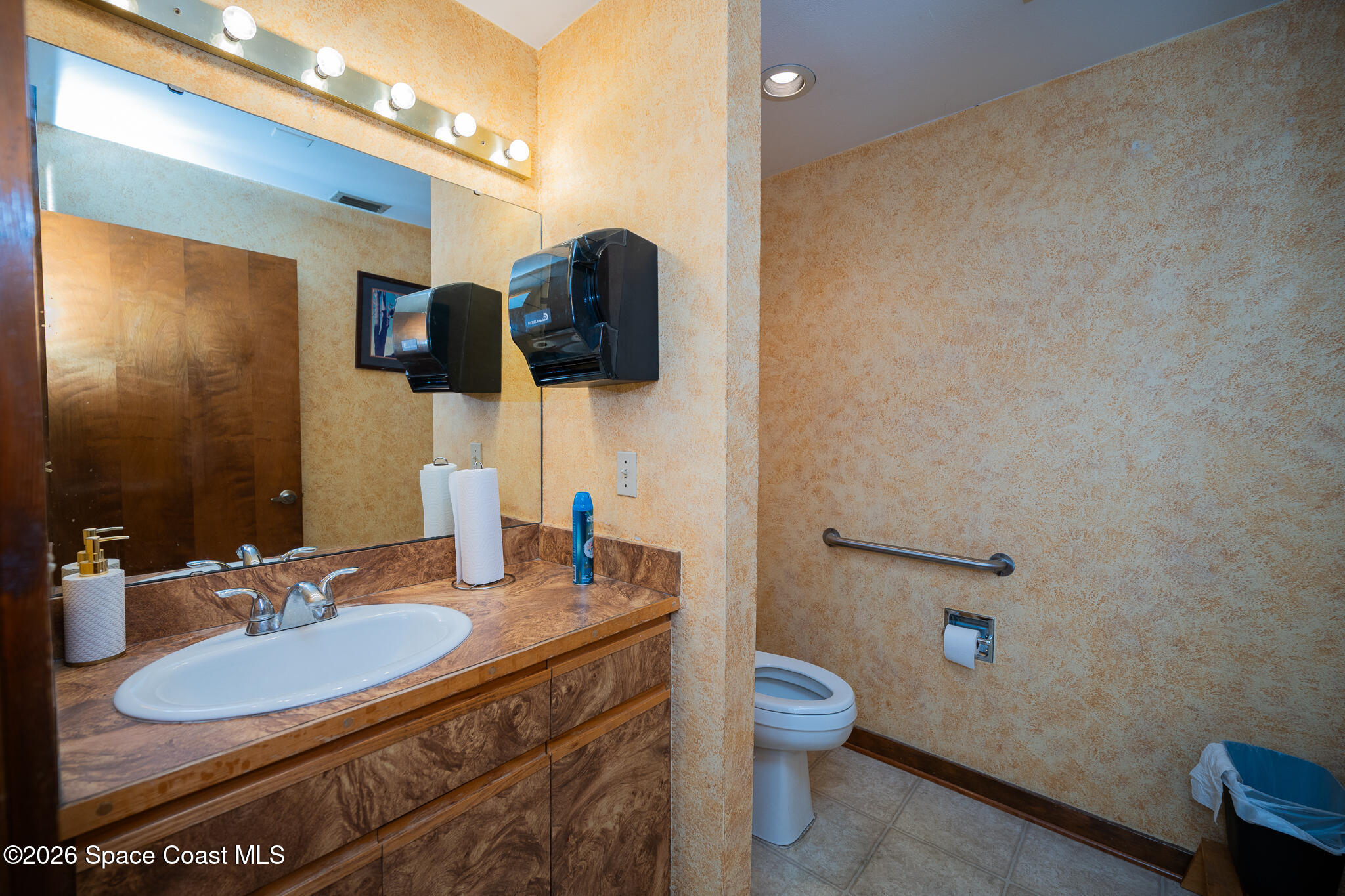 1365 N Courtenay Parkway B Property Photo 18