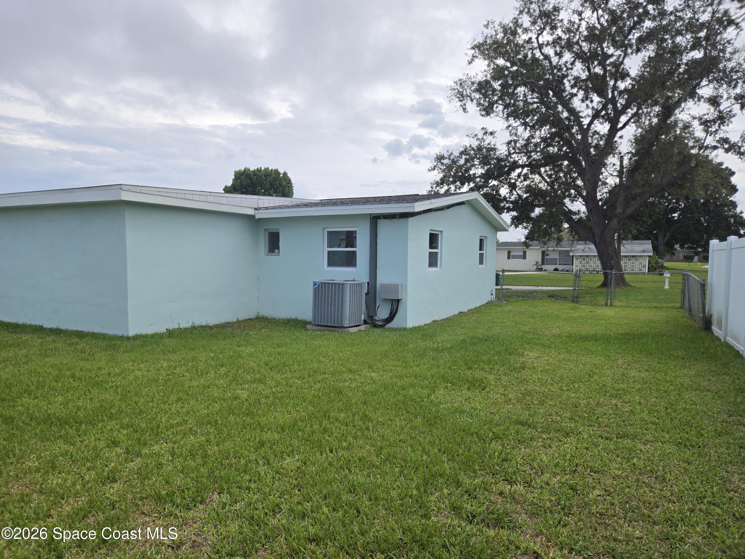 1796 Pontiac Circle N Property Photo 5