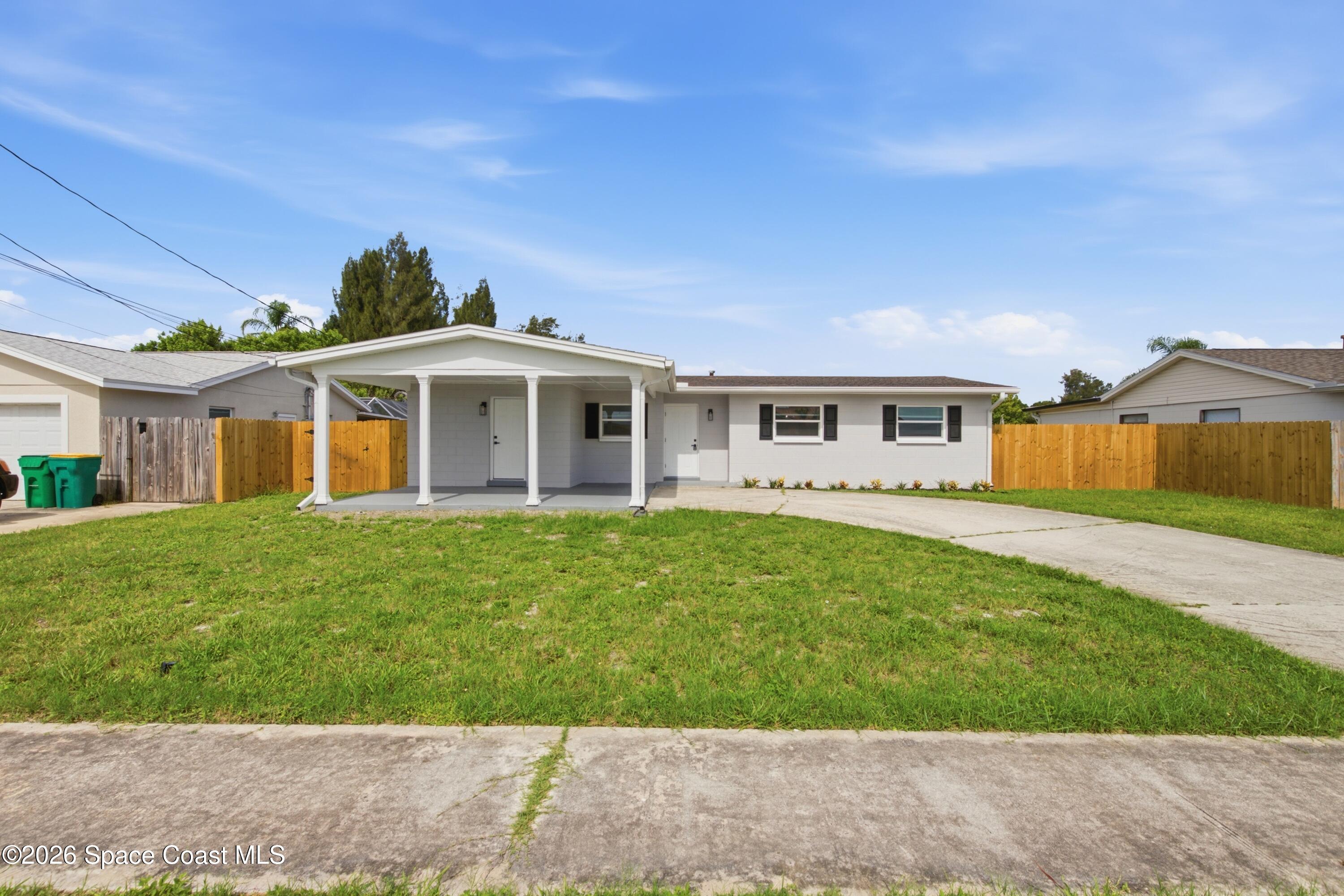 1085 Montego Bay Drive N Property Photo 1