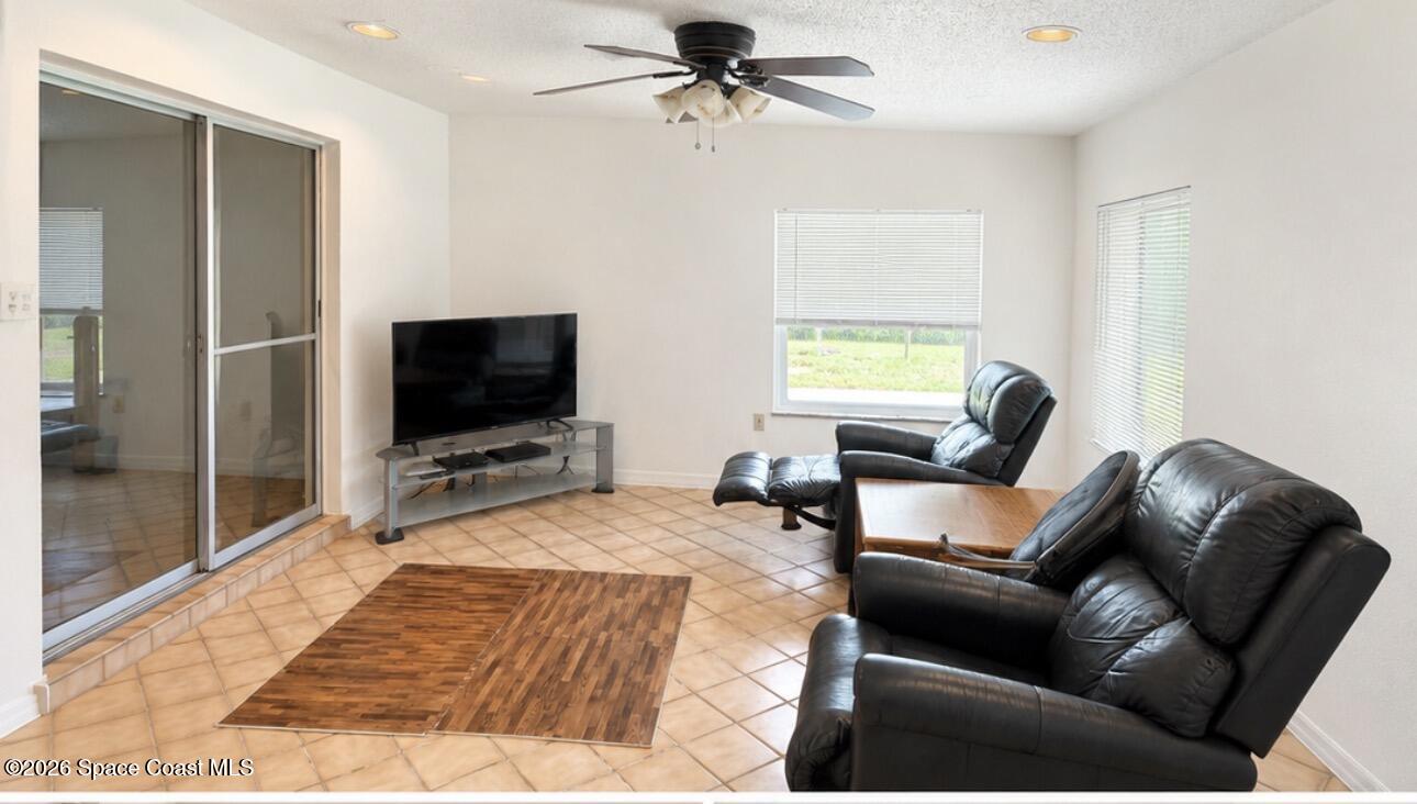 1109 Cabot Drive Ne Property Photo 7