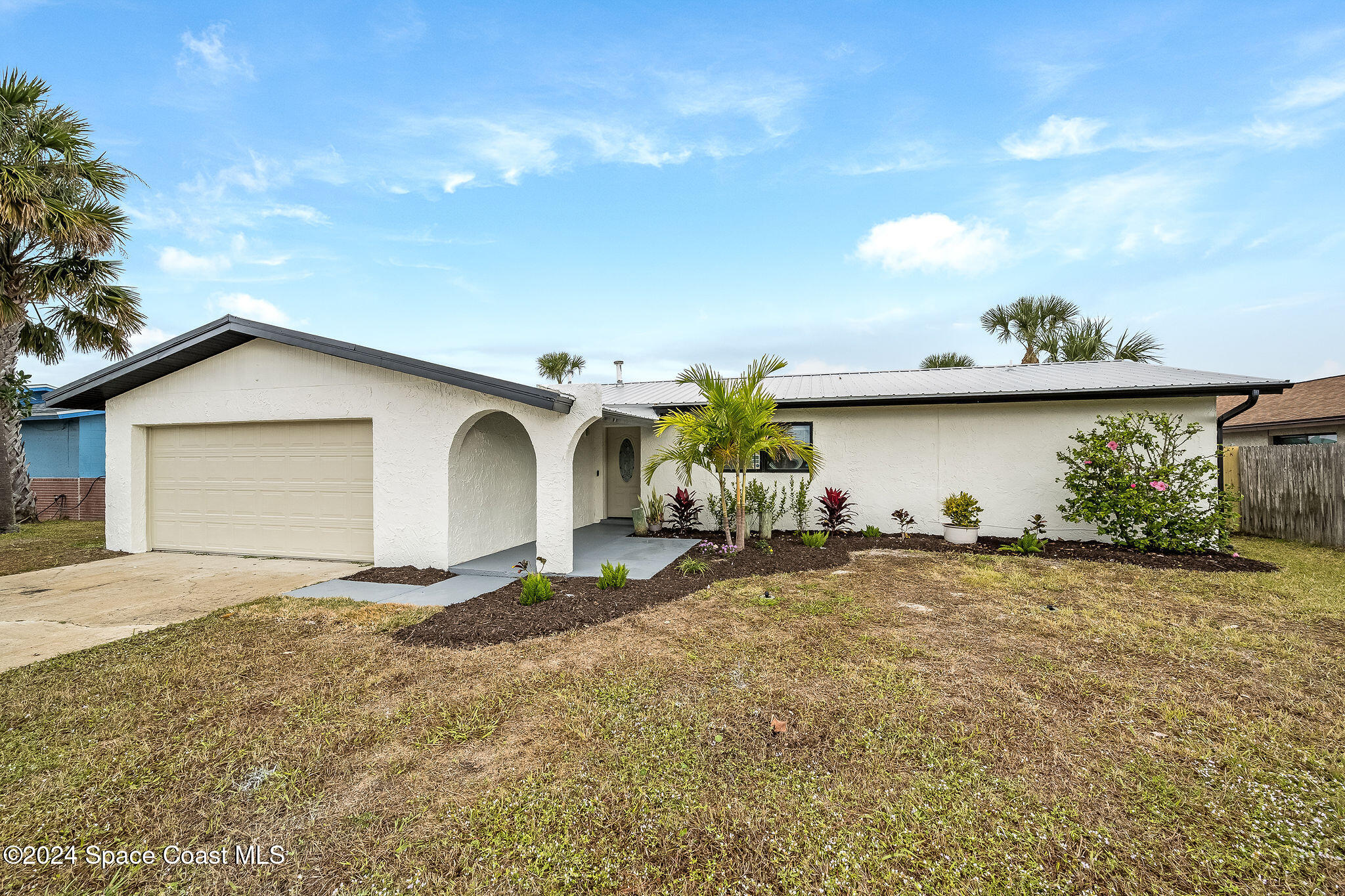 1730 E Riviera Drive Property Photo 1