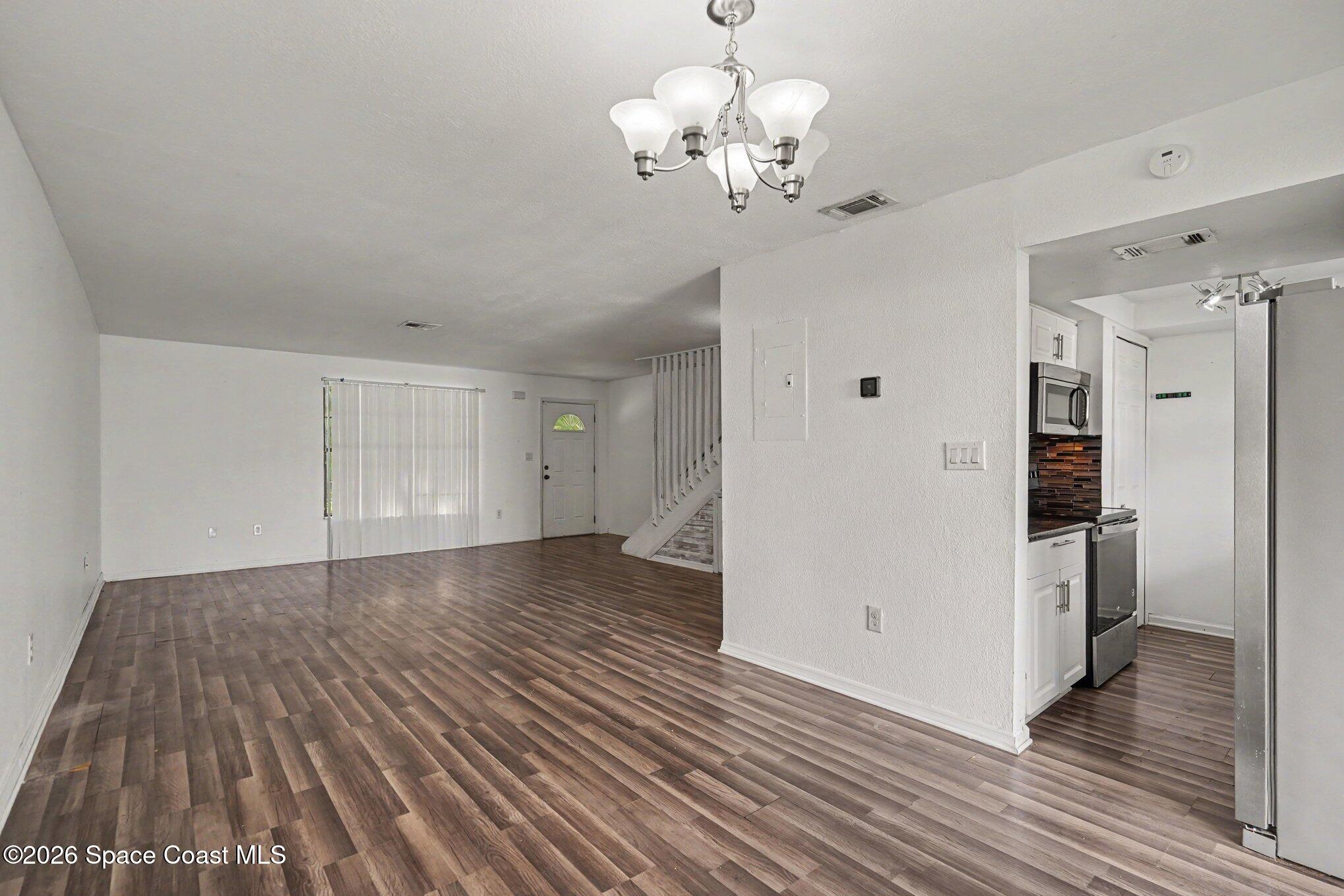 1300 Arlington Lane Ne 116 Property Photo 5