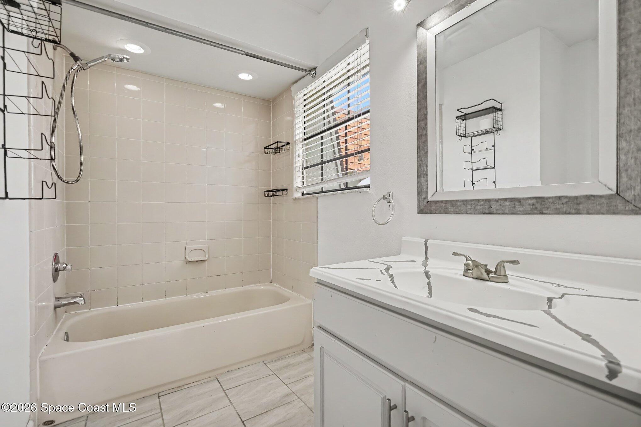 1300 Arlington Lane Ne 116 Property Photo 12