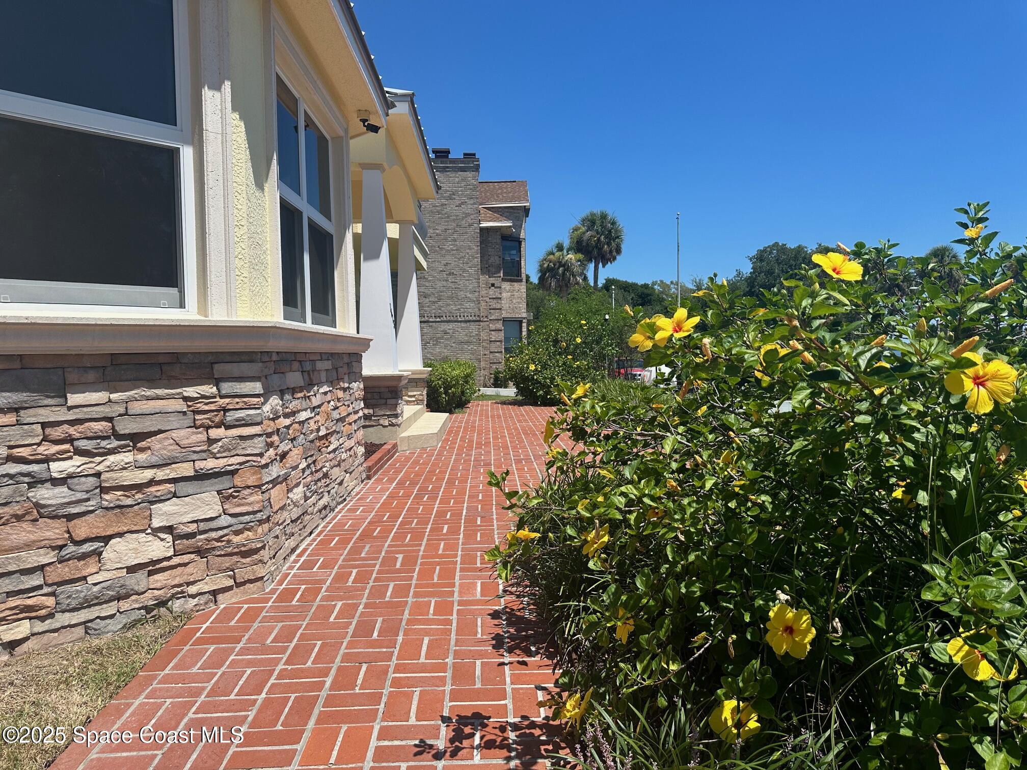 1613 N Indian River Drive Property Photo 3
