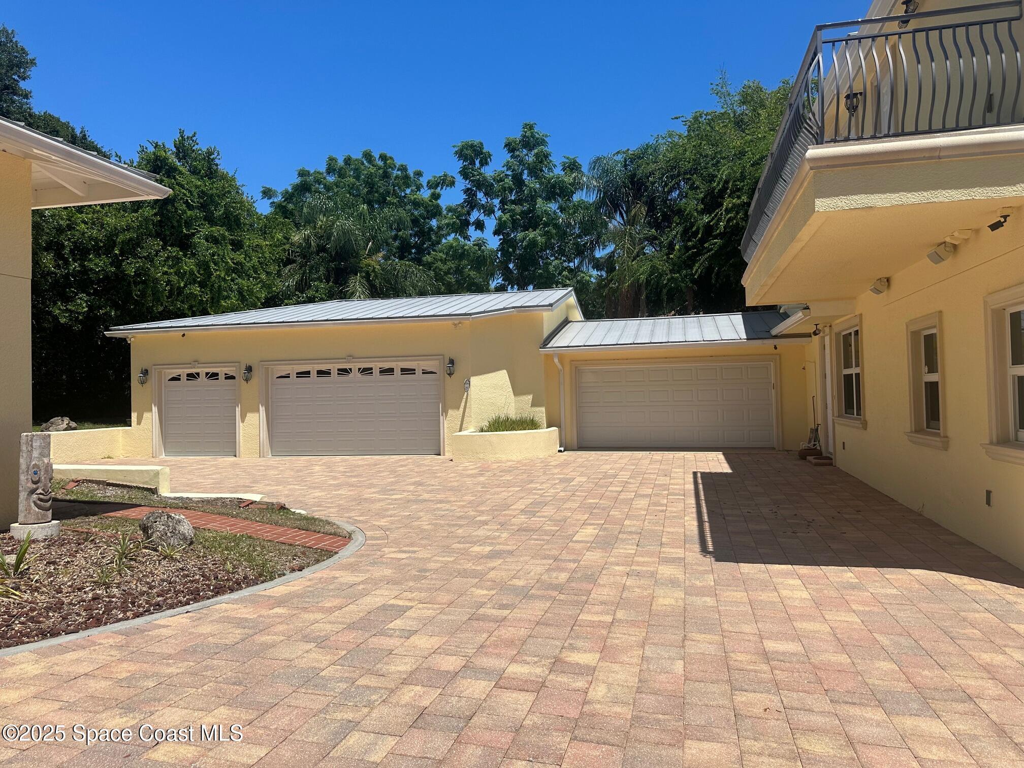 1613 N Indian River Drive Property Photo 11