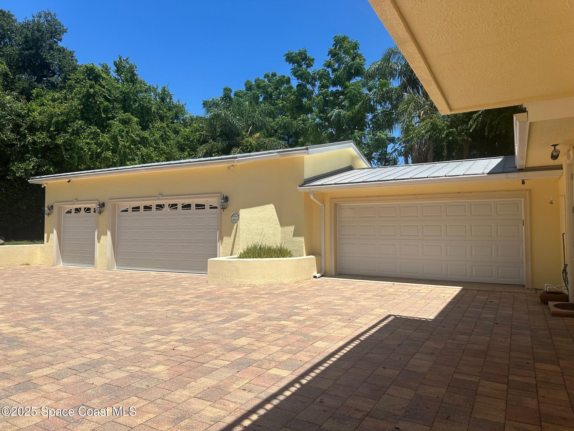 1613 N Indian River Drive Property Photo 12